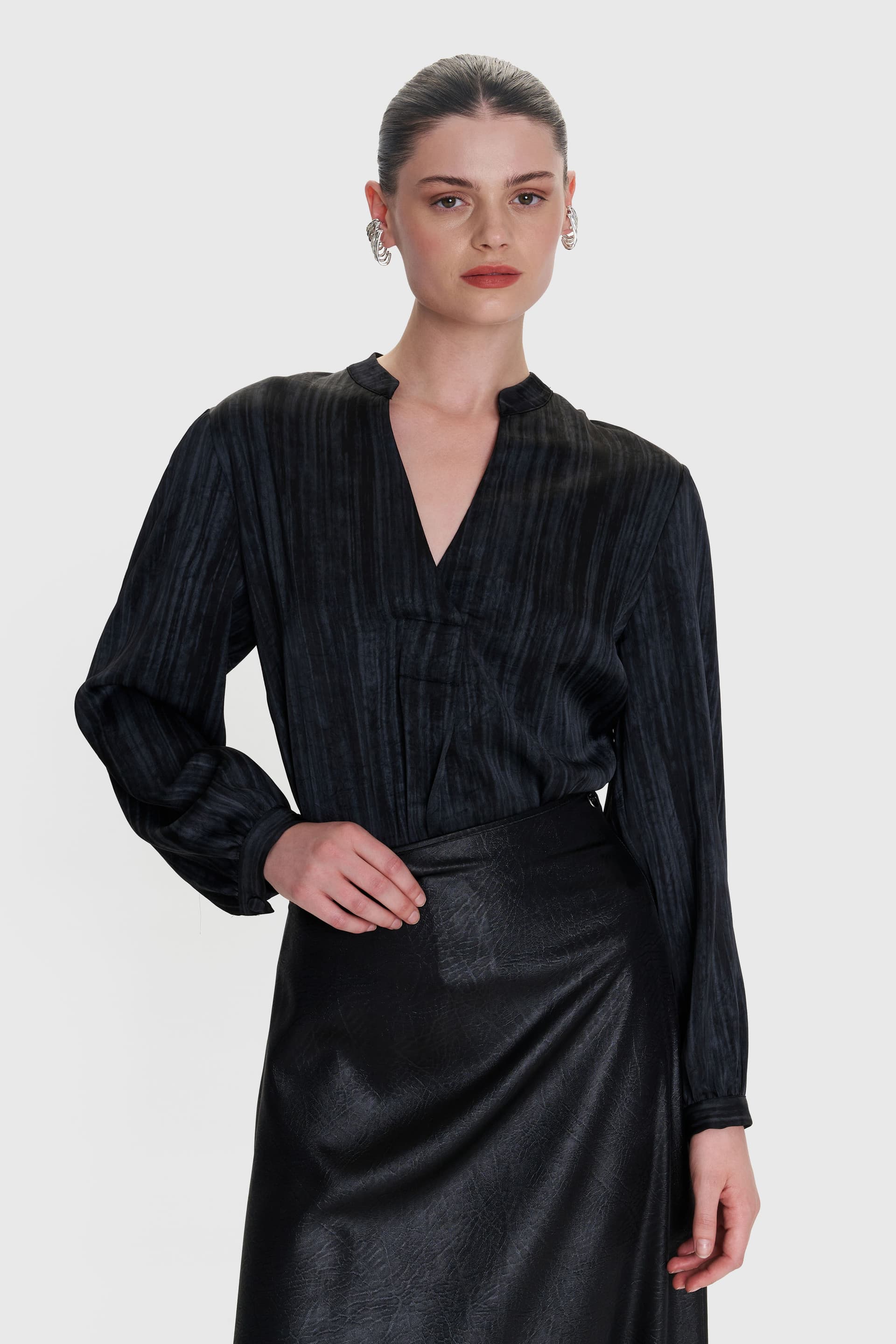 Τουνίκ μονόχρωμη με "v" - Μαύρο