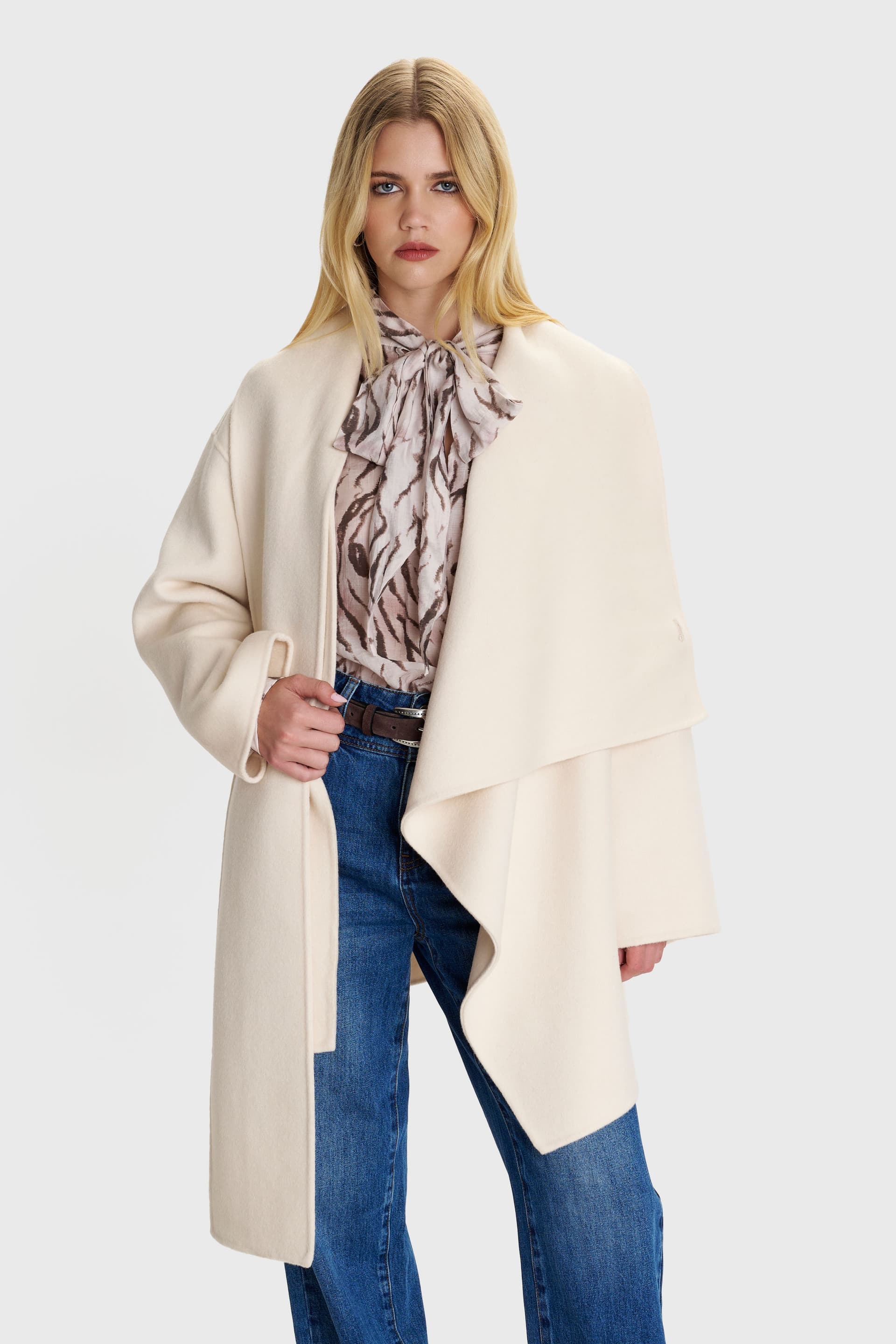 Ημίπαλτο με ενσωματωμένο κασκόλ - Εκρού