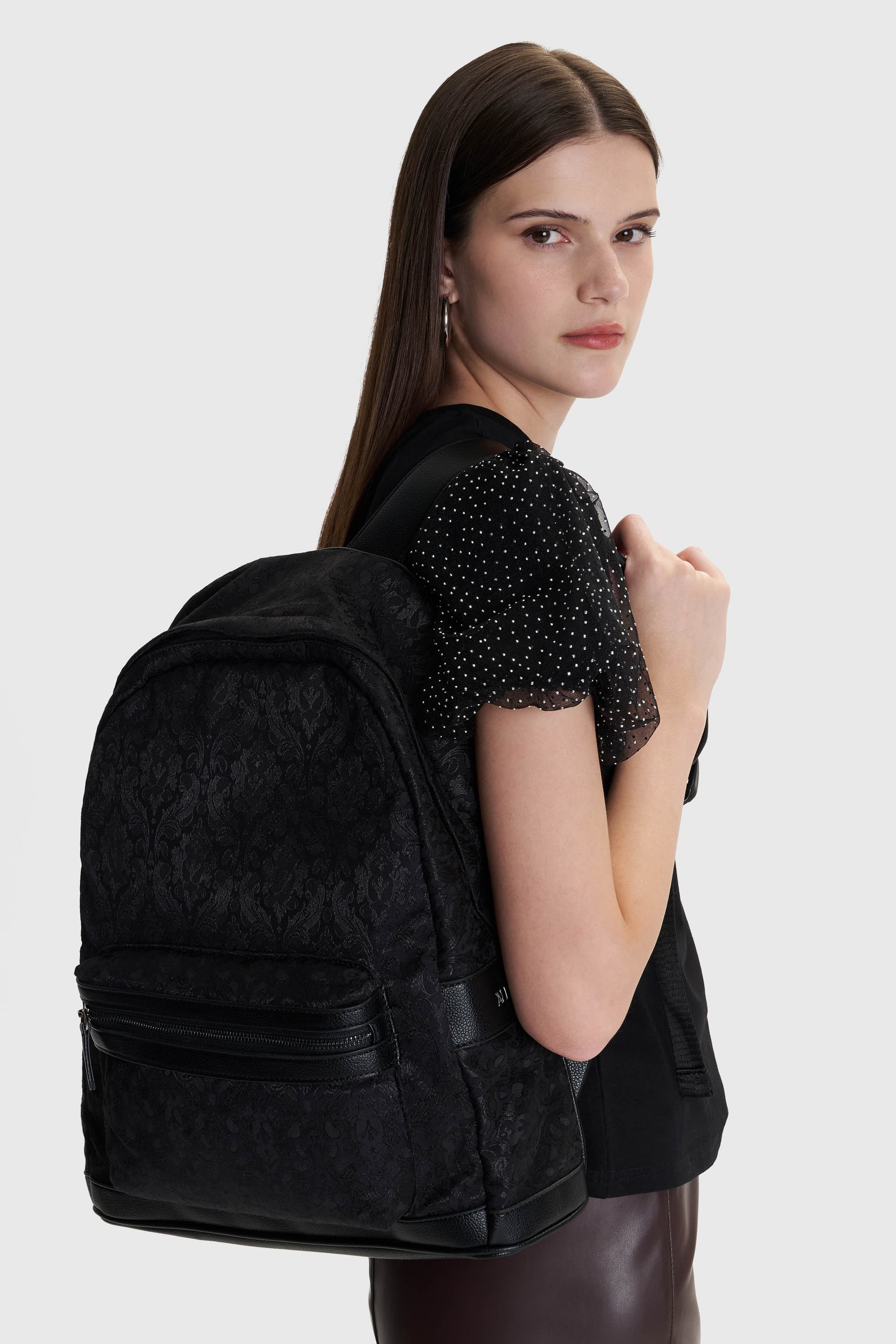 Τσάντα backpack με ανάγυφο σχέδιο - Μαύρο
