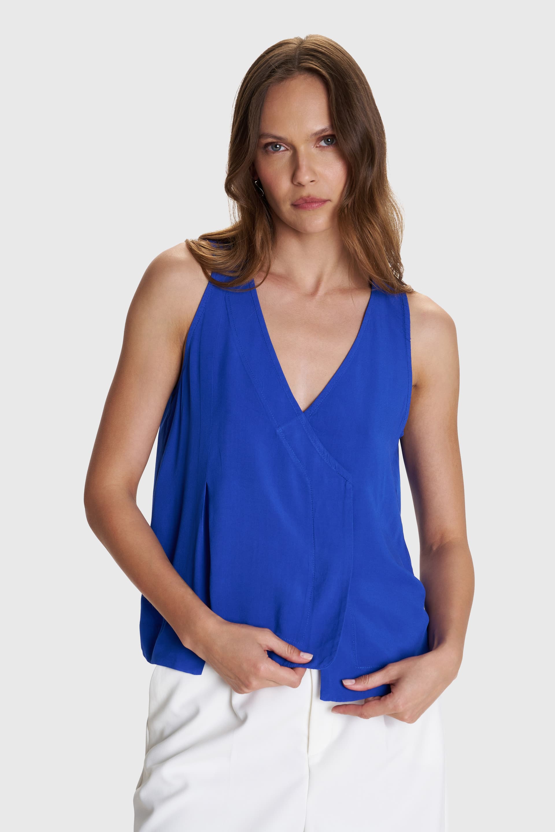 Τοπ με v λαιμόκοψη - Γαλάζιο