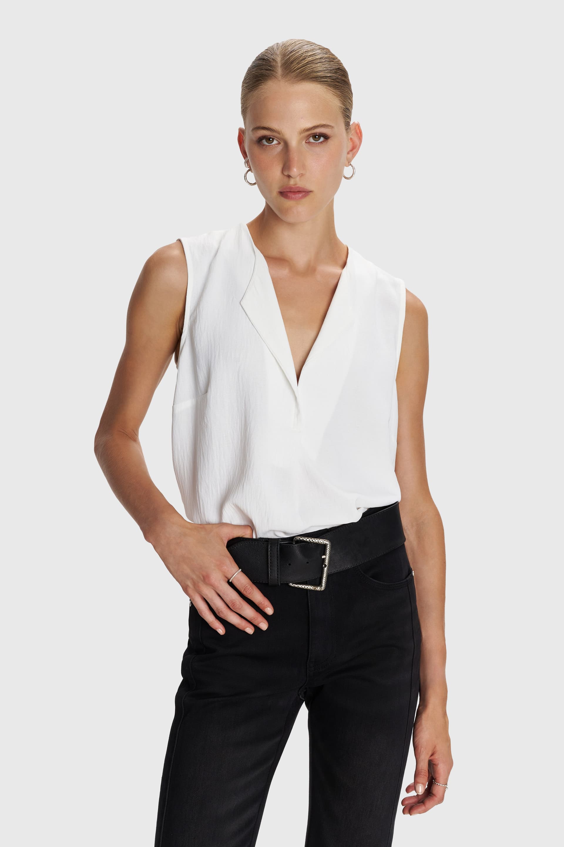 Τοπ αμάνικο με γιακά - Λευκό