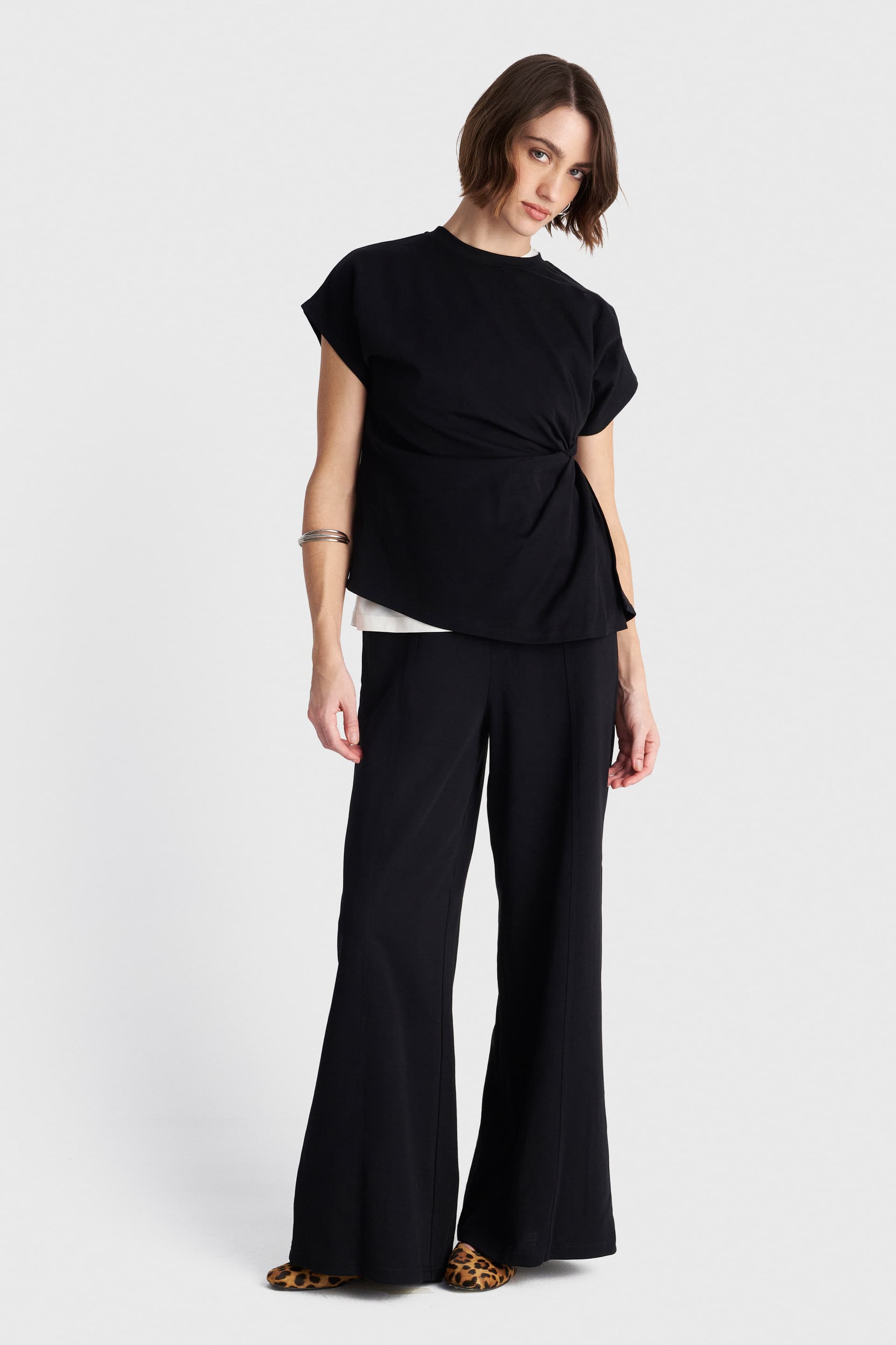 Μπλούζα κοντομάνικη με σούρα στο πλάι - Μαύρο