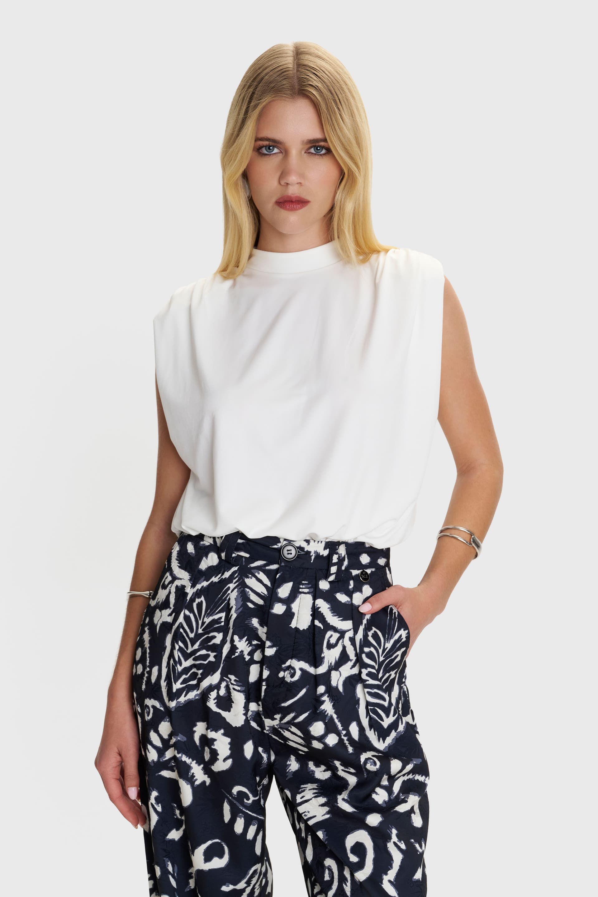 Κορμάκι με ιδιαίτερους ώμους - Λευκό