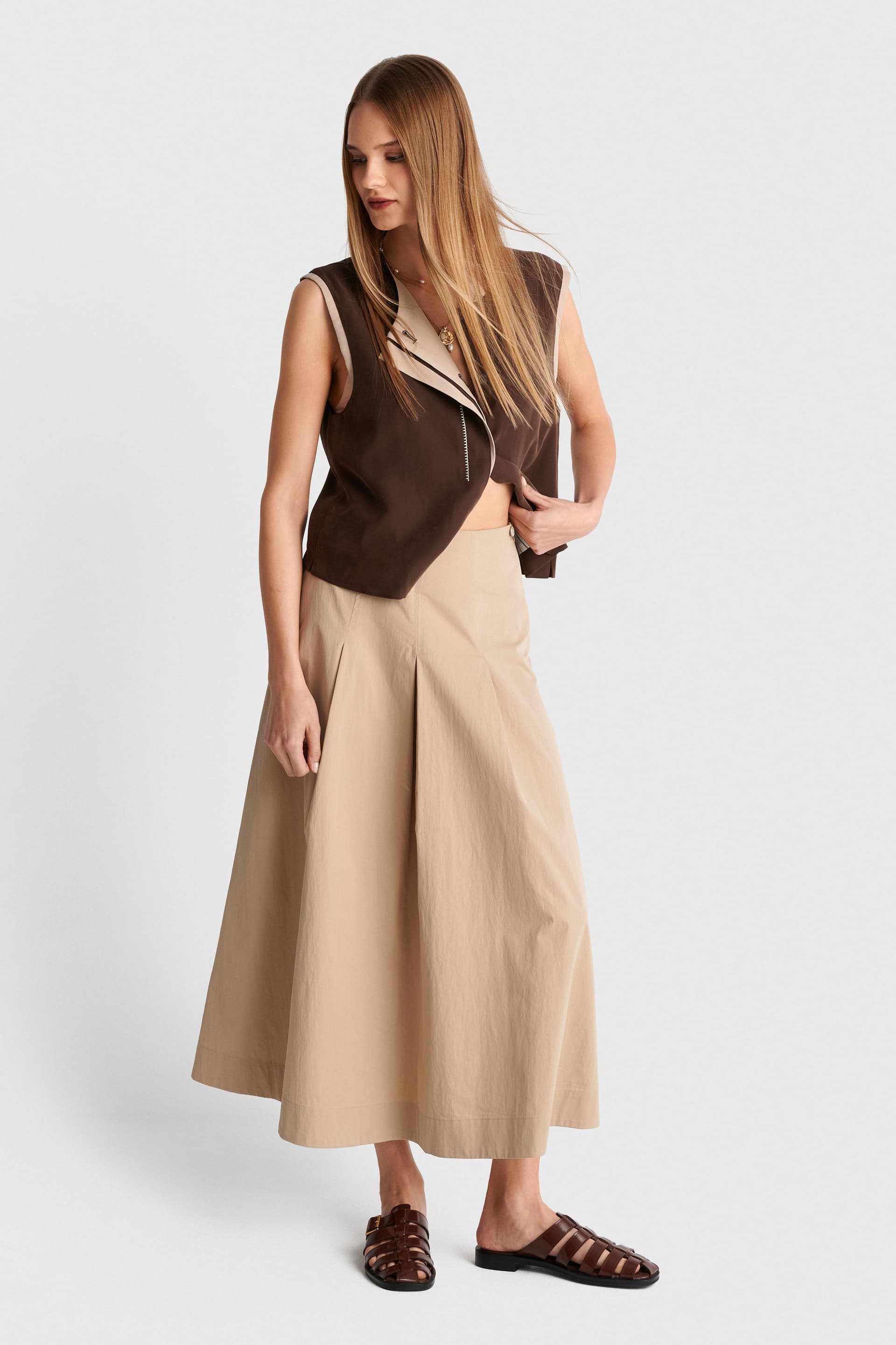 Φούστα μίντι με πιέτες - Μπεζ