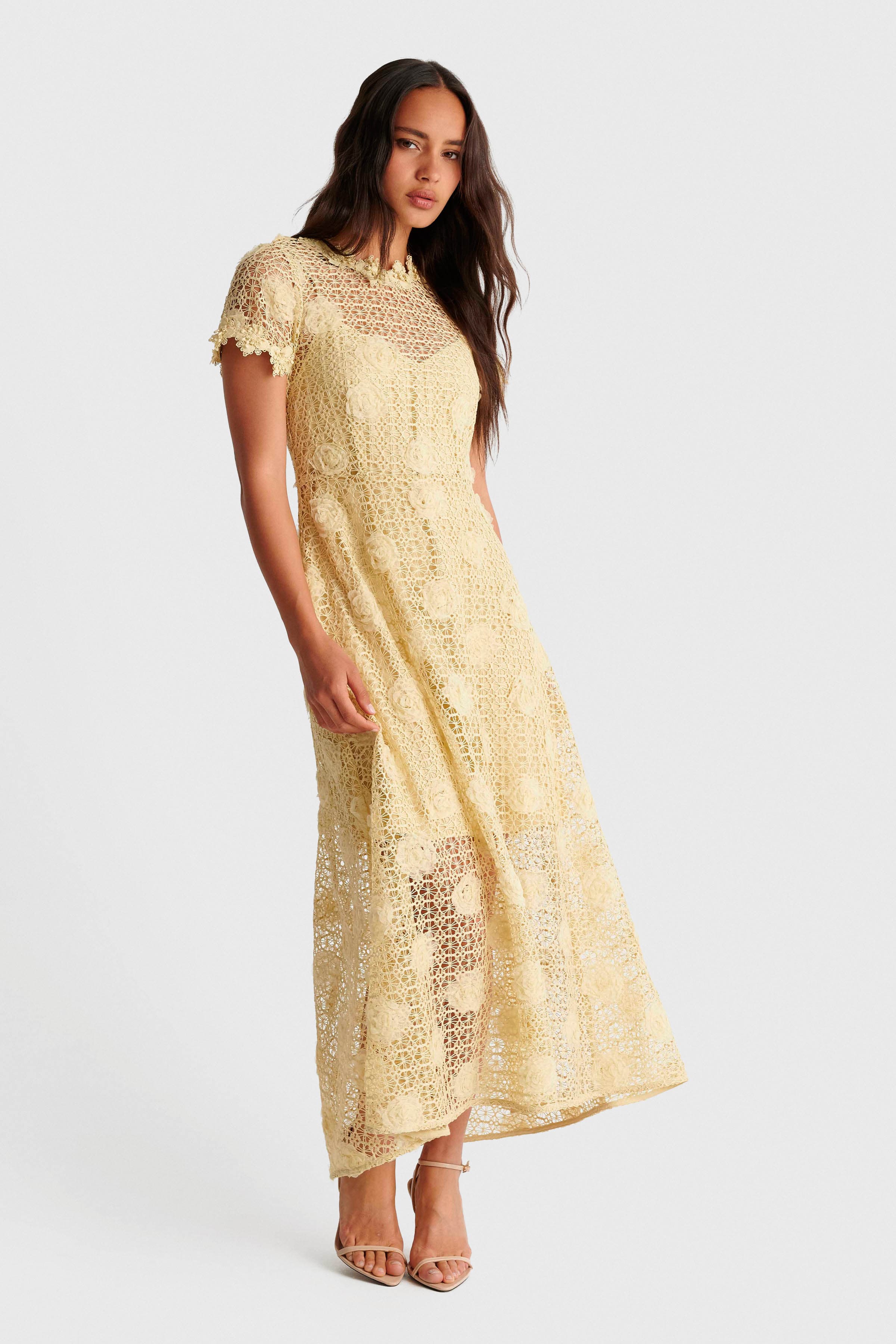 Φόρεμα μάξι με δαντέλα και 3D λουλούδια - BANANA