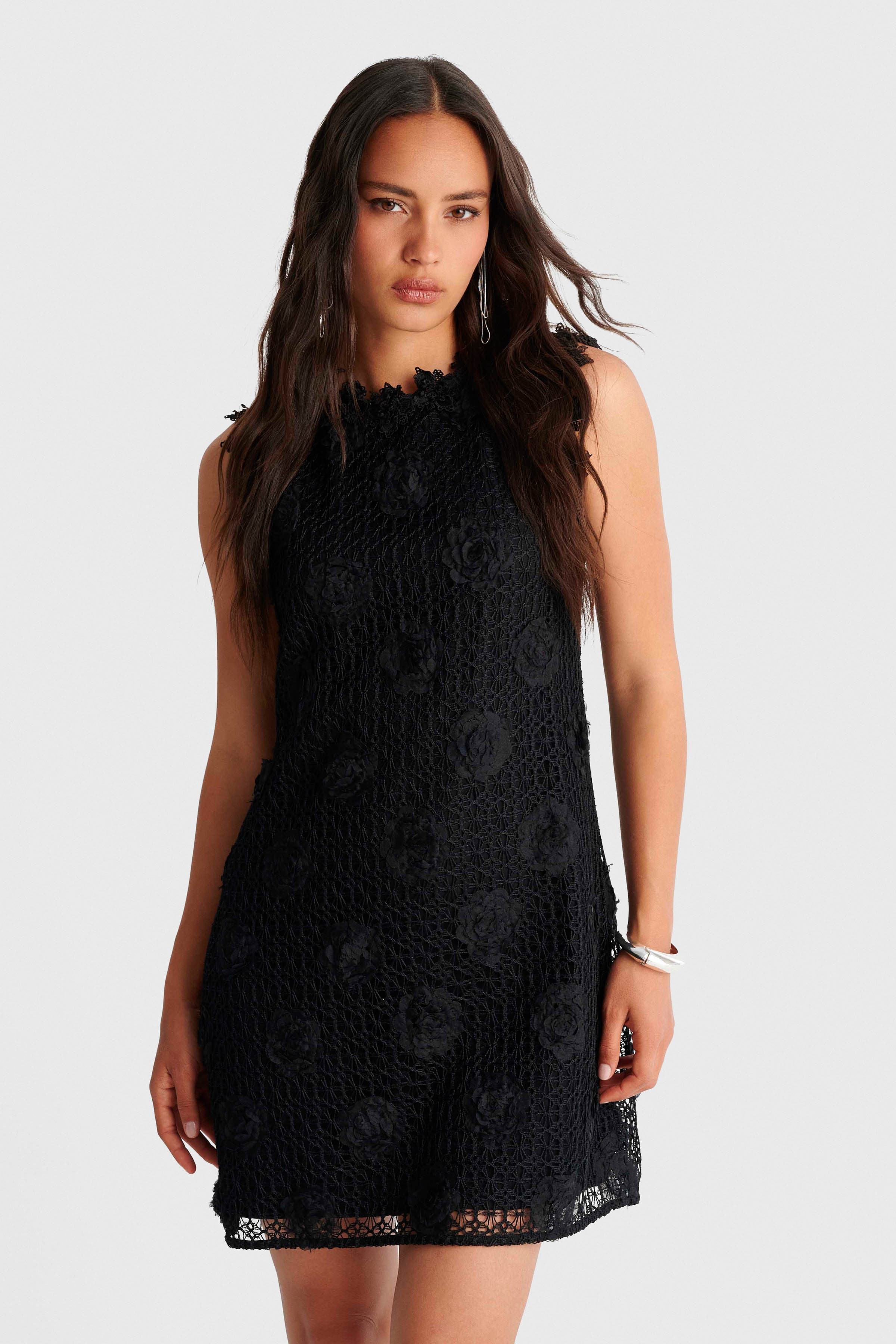 Φόρεμα μίνι με δαντέλα και 3D λουλούδια - Μαύρο