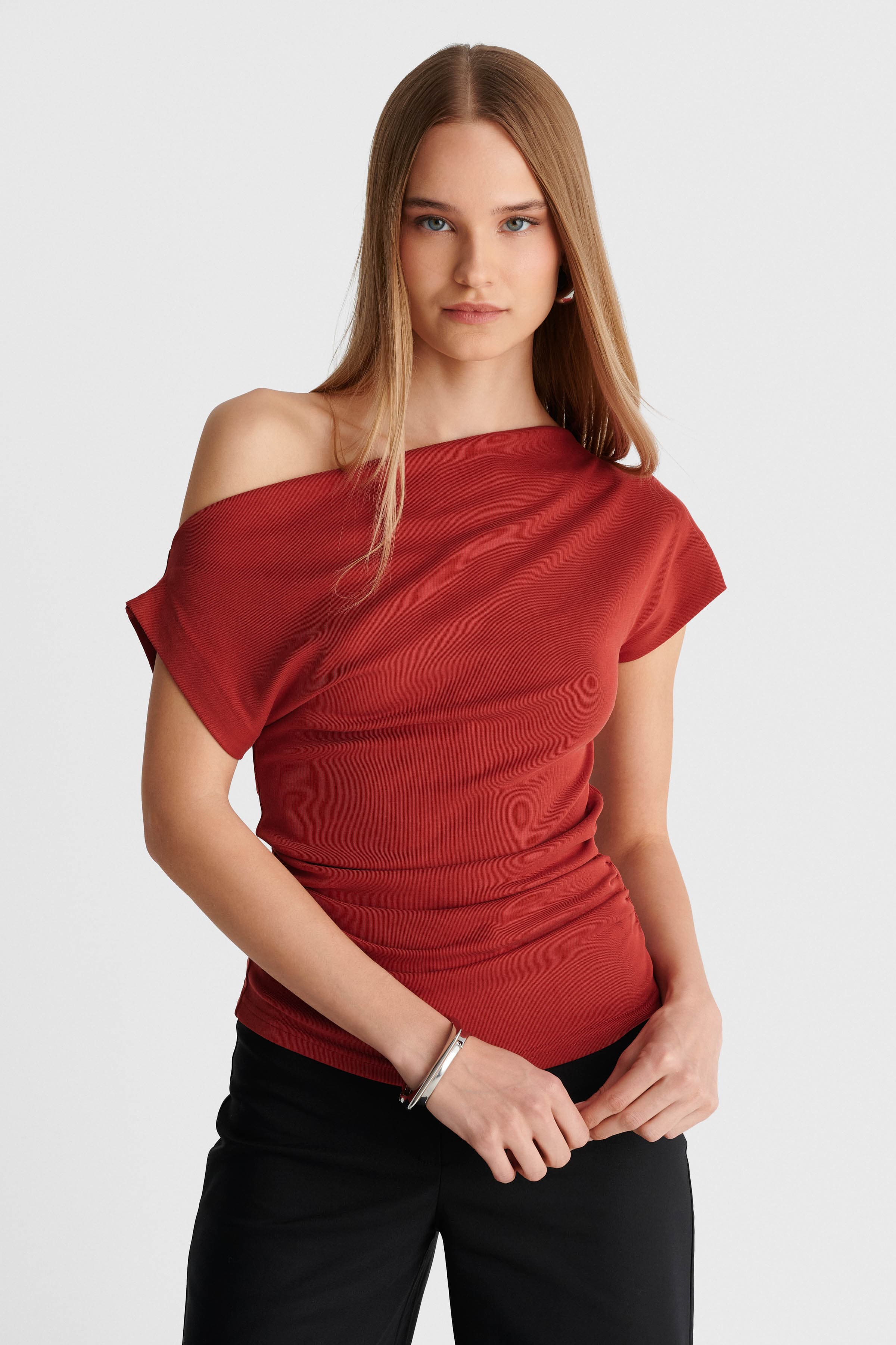 Μπλούζα με ντραπέ ώμο - PAPRICA