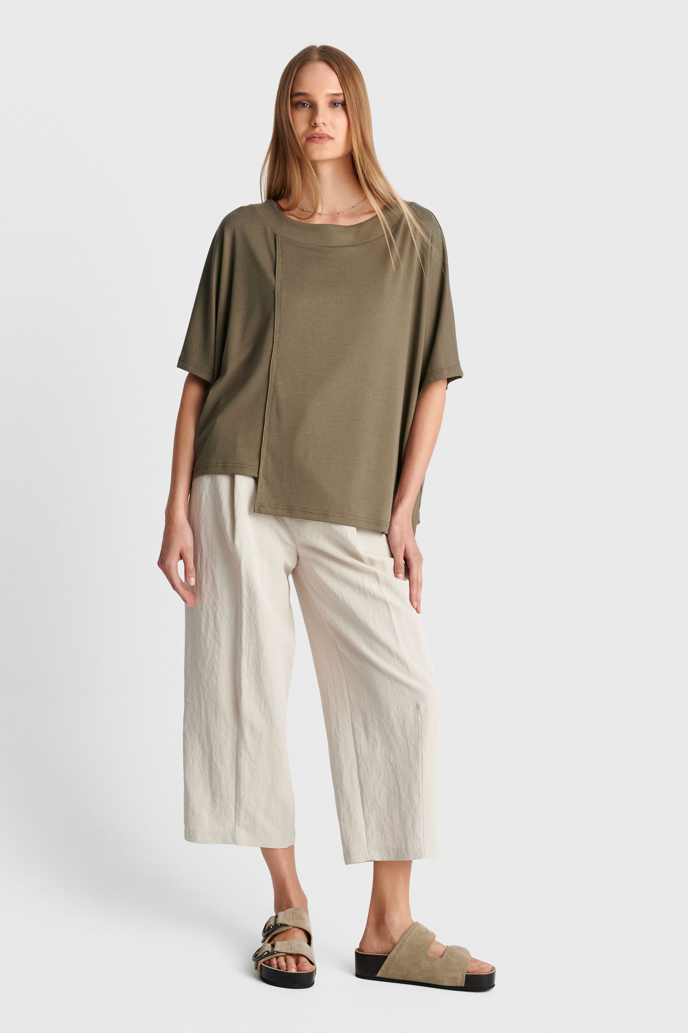 Ασύμμετρη μπλούζα με κοντό μανίκι - Χακί