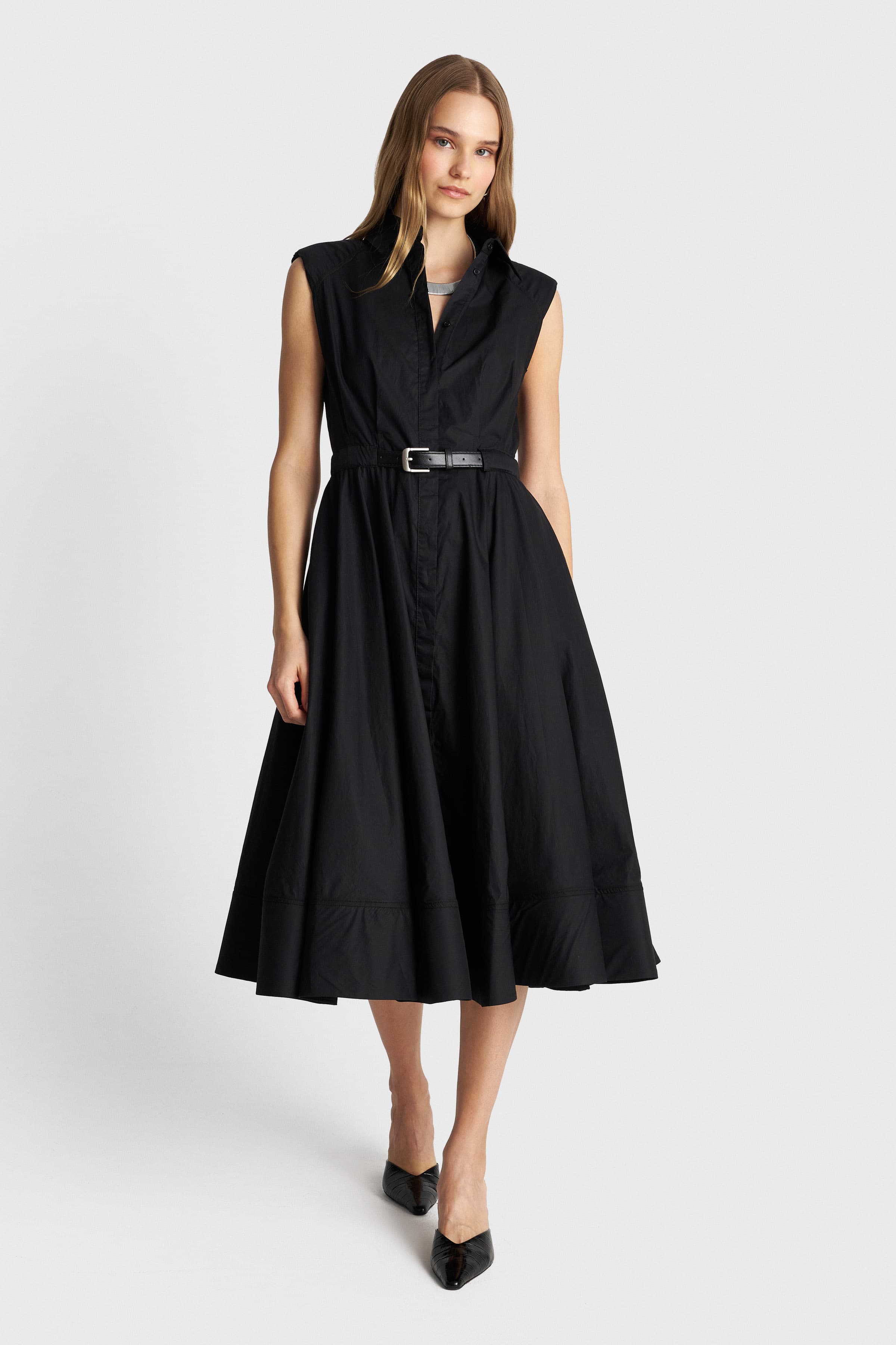 Φόρεμα μίντι με βάτες και ζώνη - Μαύρο