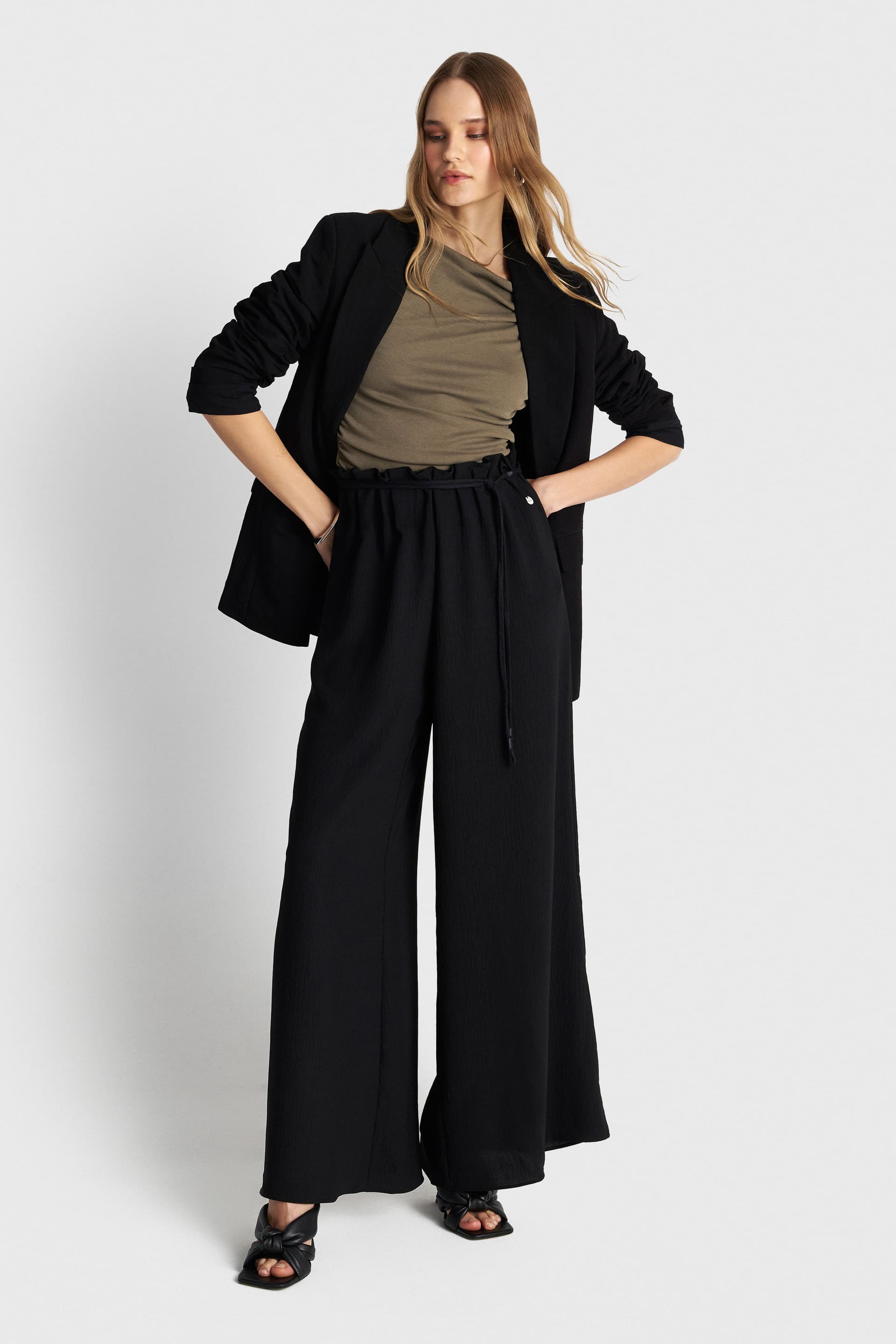 Παντελόνα με λάστιχο και ζώνη - Μαύρο