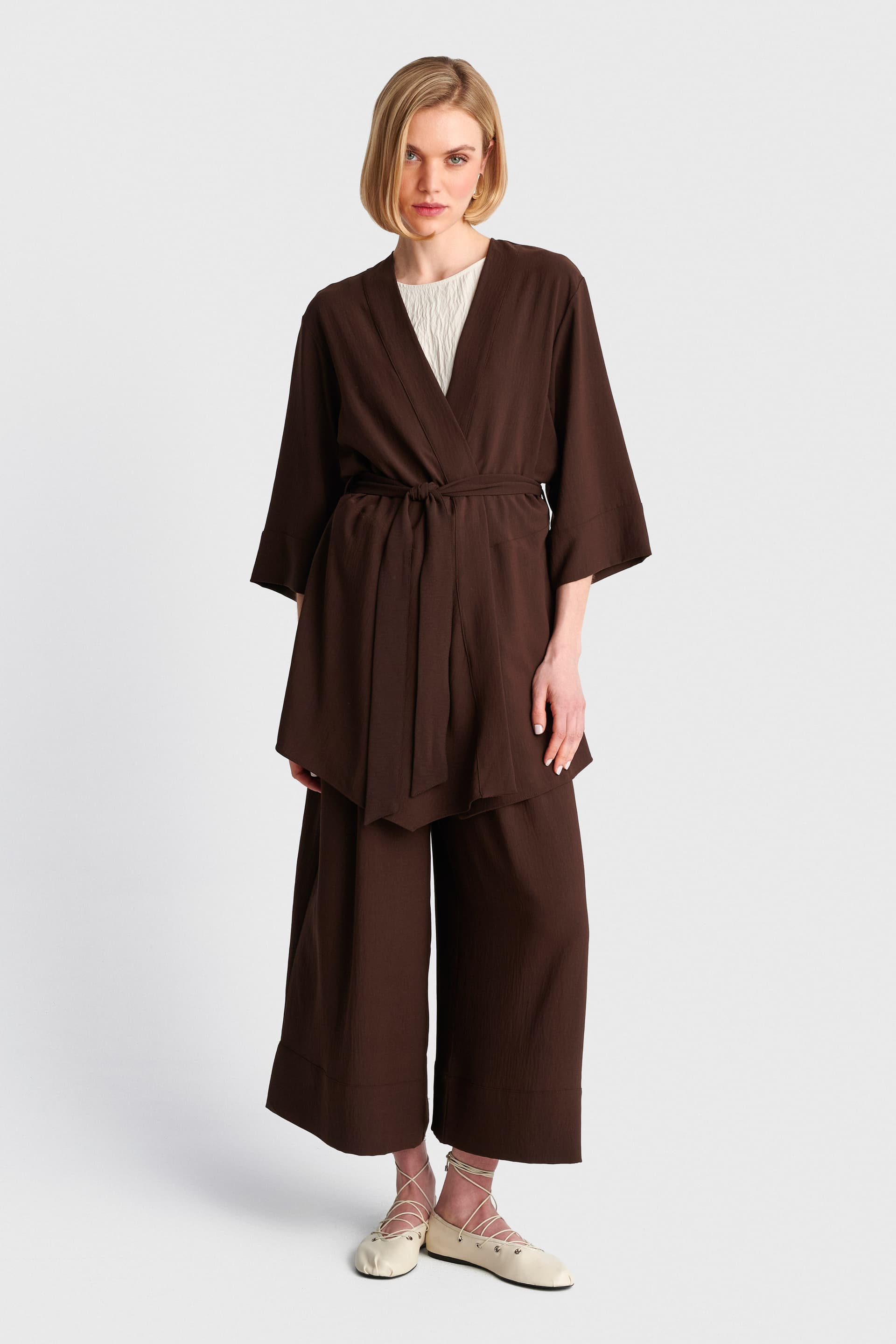Κιμονό μονόχρωμο με ζώνη - Καφέ