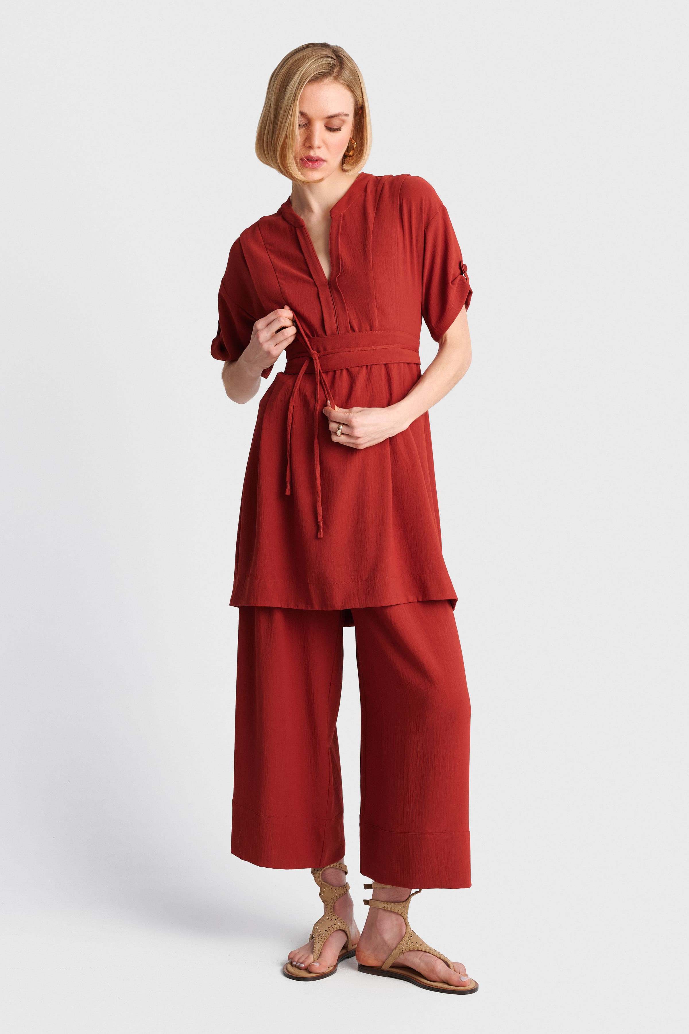 Φόρεμα κοντό με ζώνη - PAPRICA