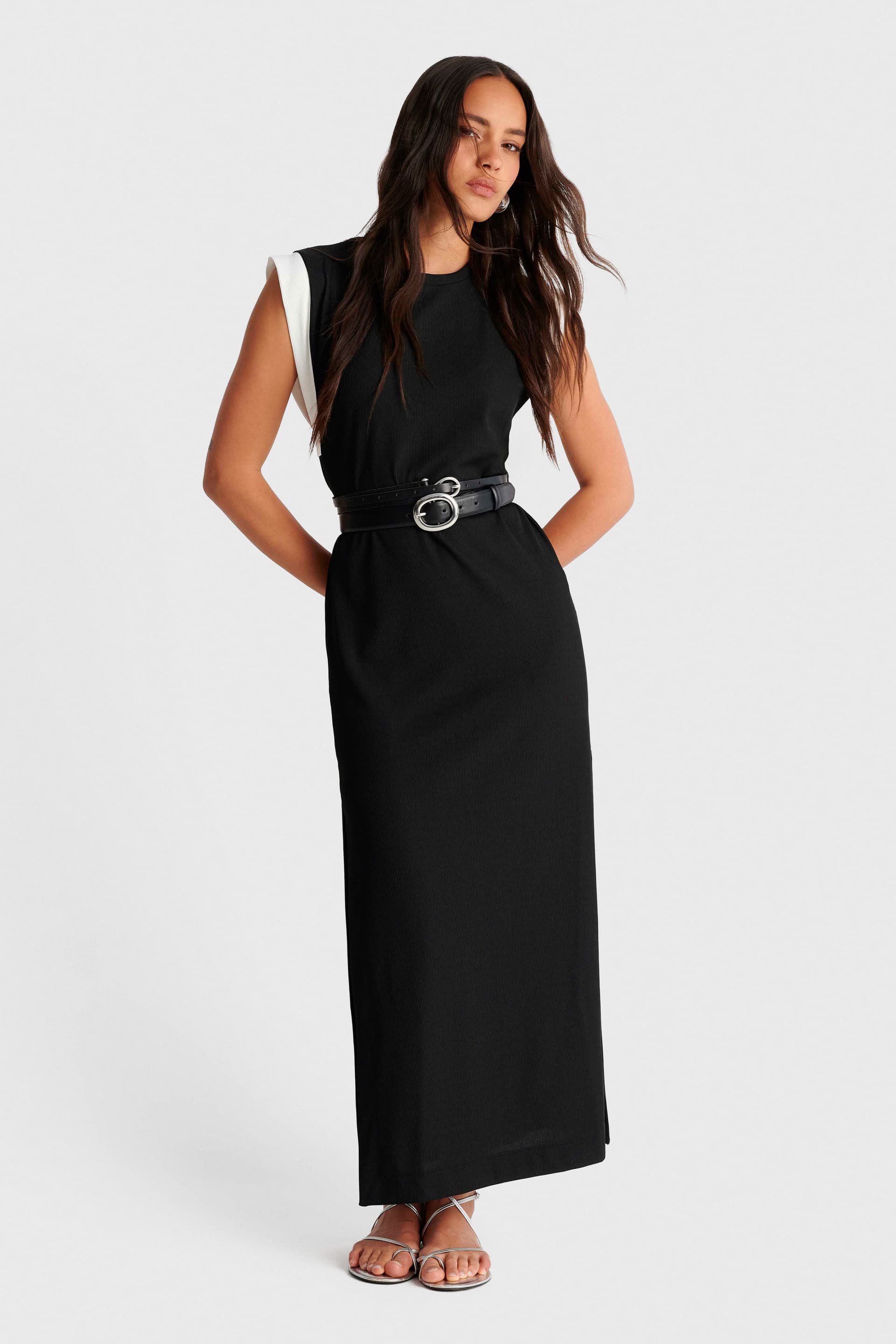 Φόρεμα μάξι με διχρωμία στα μανίκια - Μαύρο