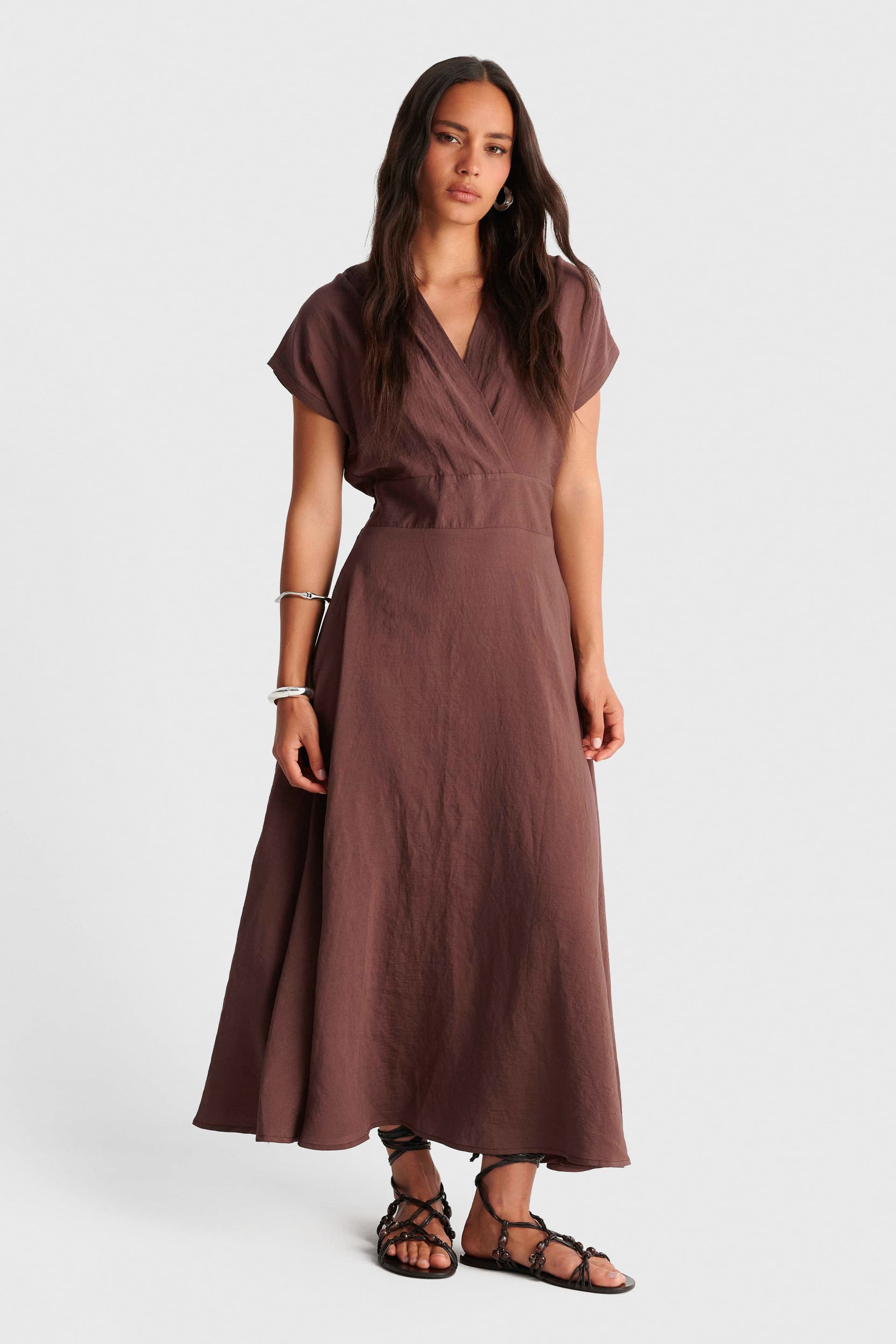 Αέρινο μάξι φόρεμα με λάστιχο πίσω - Καφέ