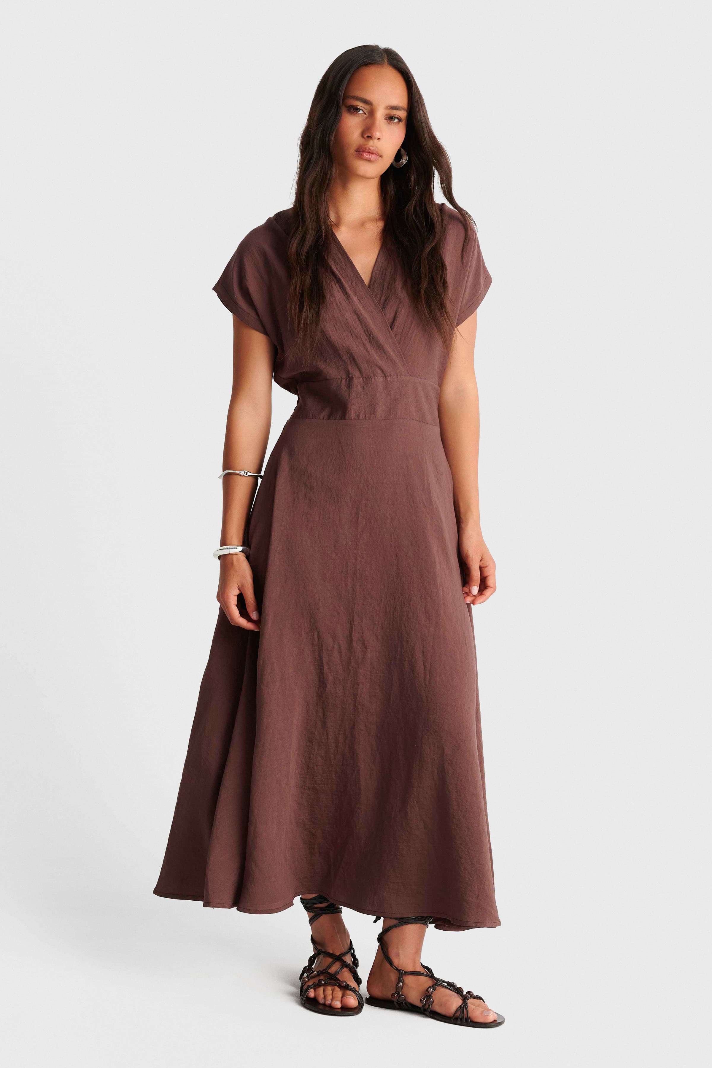 Αέρινο μάξι φόρεμα με λάστιχο πίσω - Καφέ