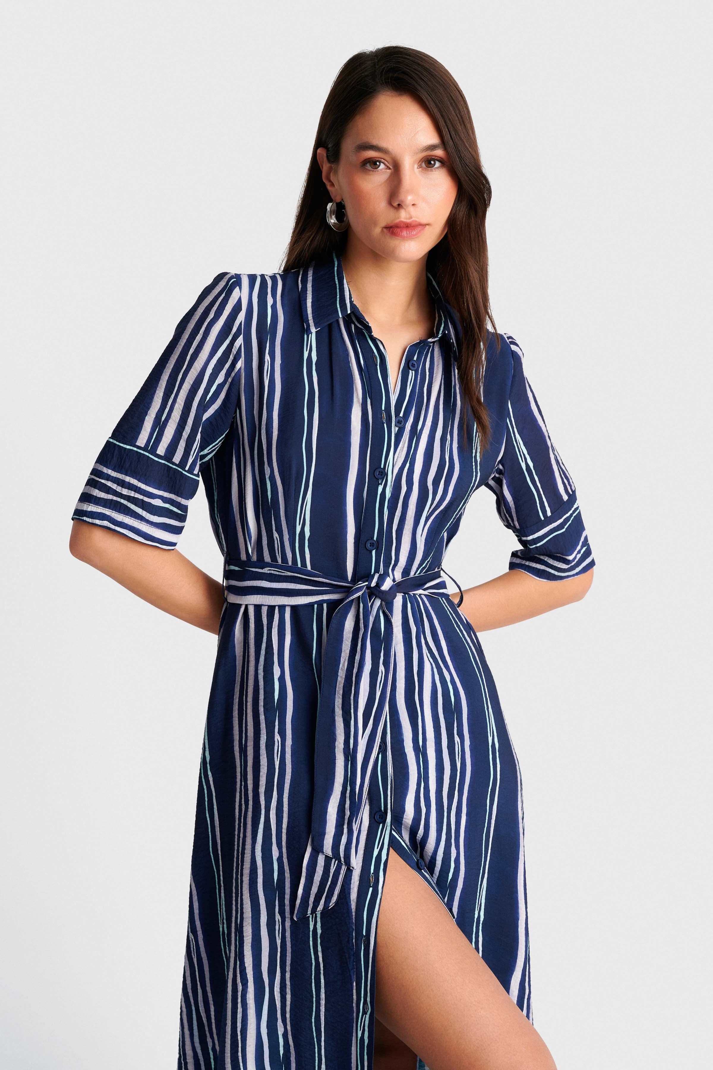 Φόρεμα μίντι ριγέ με ζώνη - Πολύχρωμο