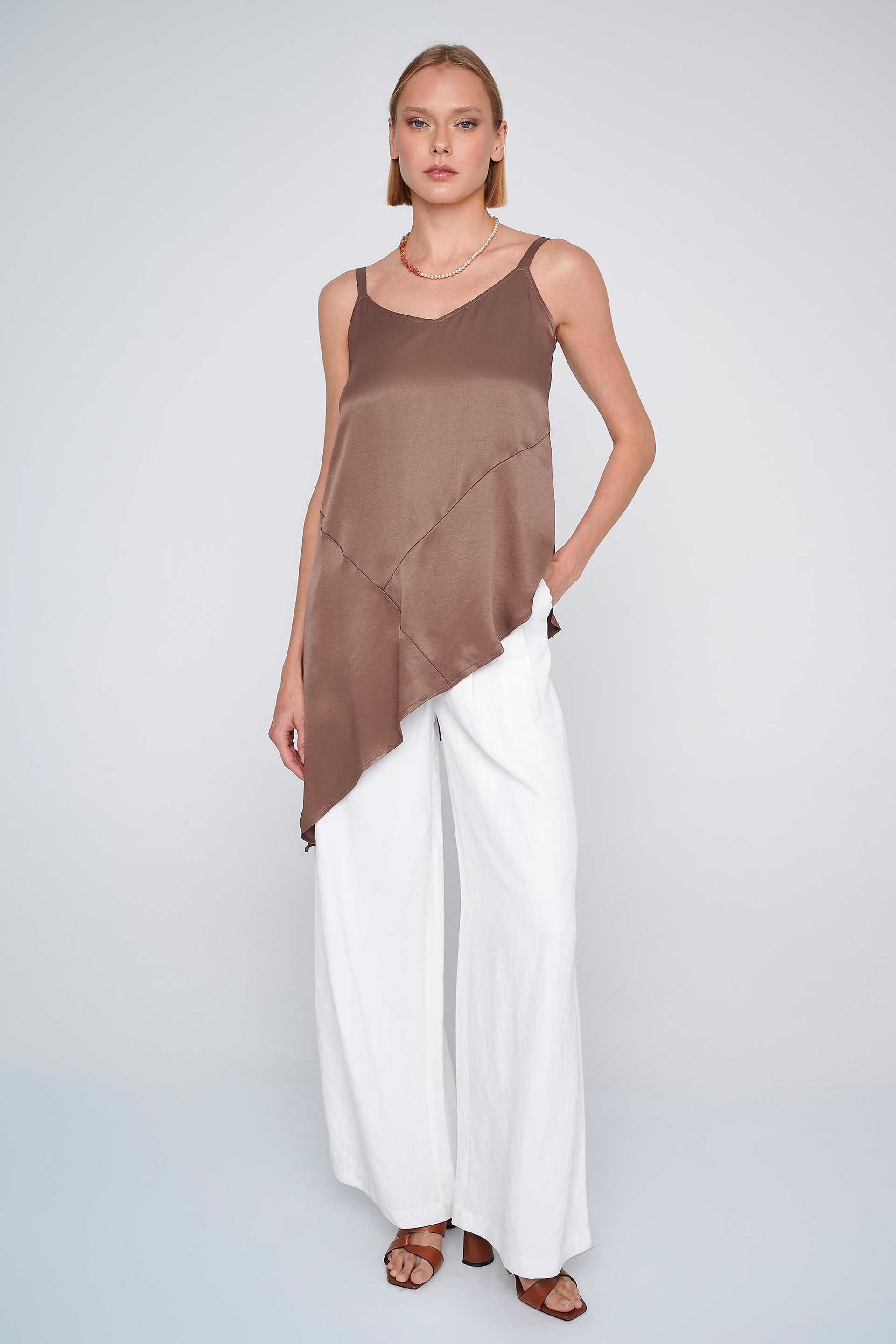 Τοπ ασύμμετρο σατέν όψη - Καφέ