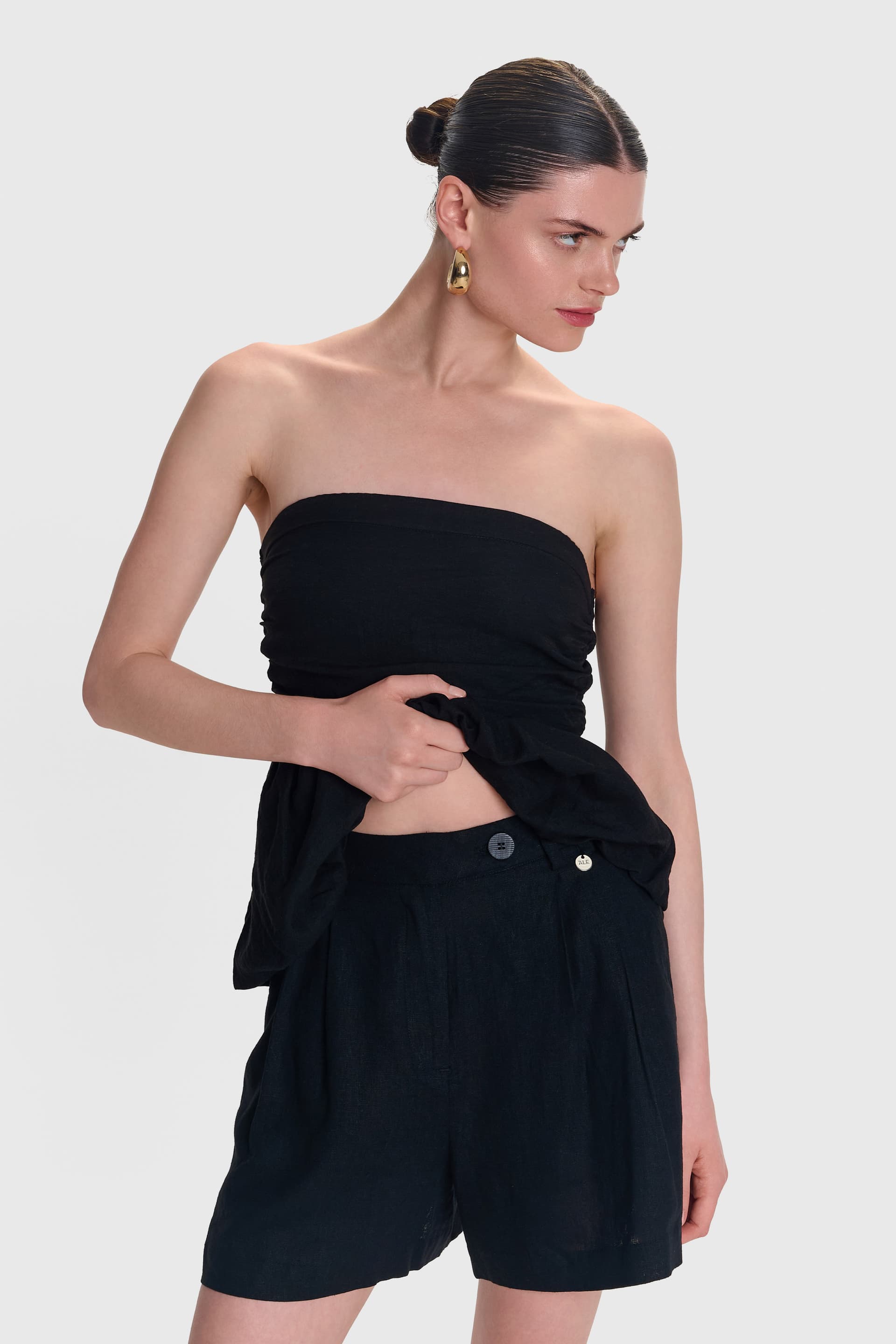 Σορτς λινό με πιέτες - Μαύρο