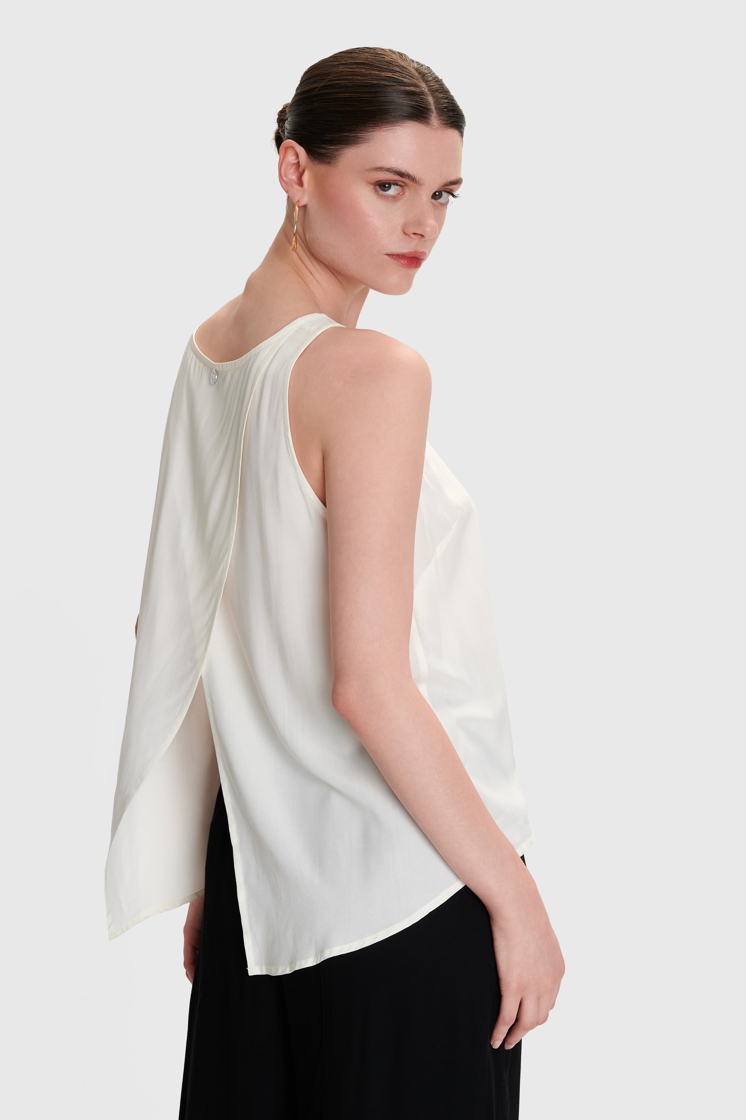 Τοπ αμάνικο με άνοιγμα στη πλάτη - Λευκό