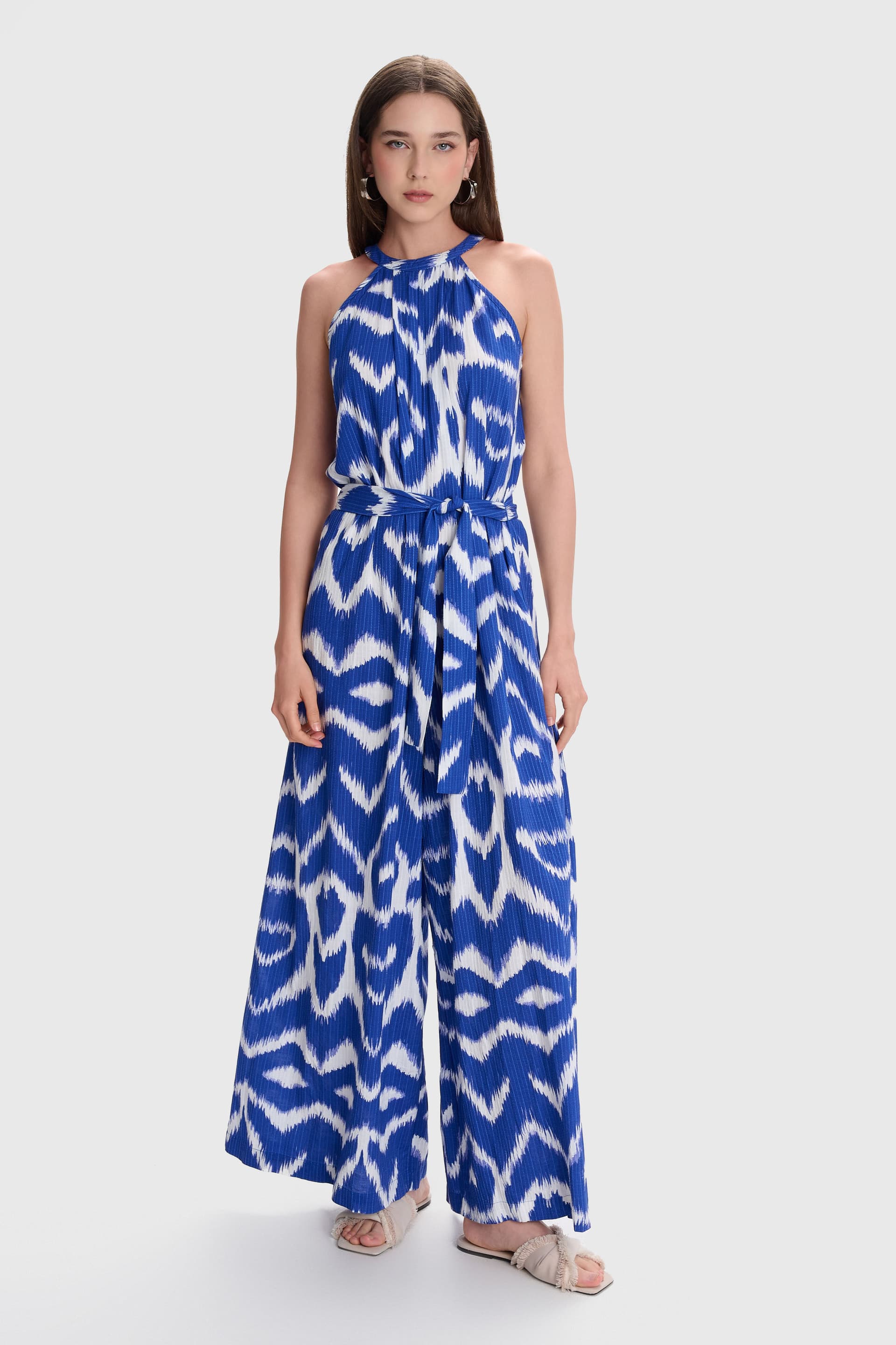 Ολόσωμη φόρμα εμπριμέ με ζώνη - Γαλάζιο