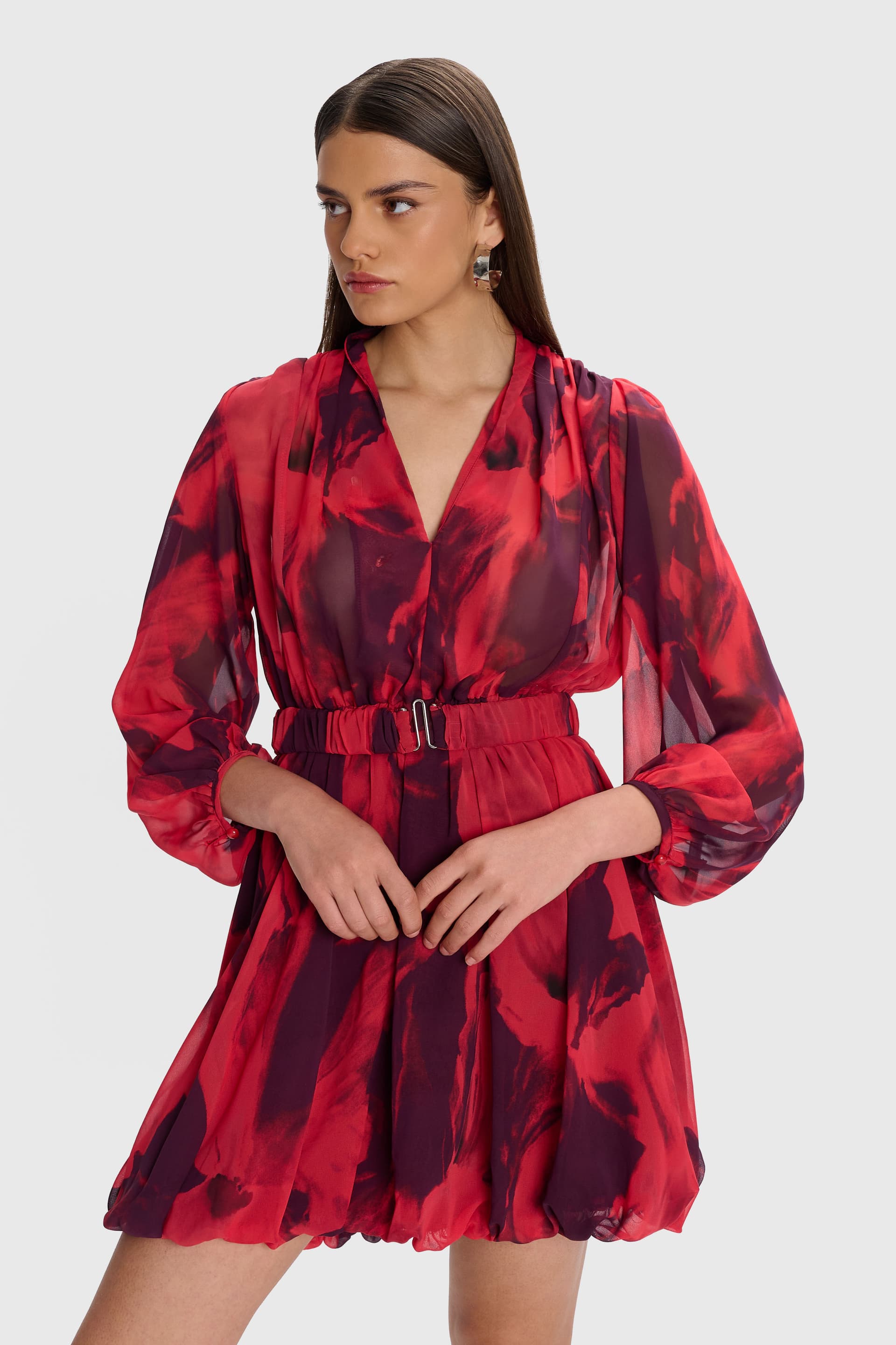 Φόρεμα μίνι εμπριμέ με ζώνη - Κόκκινο