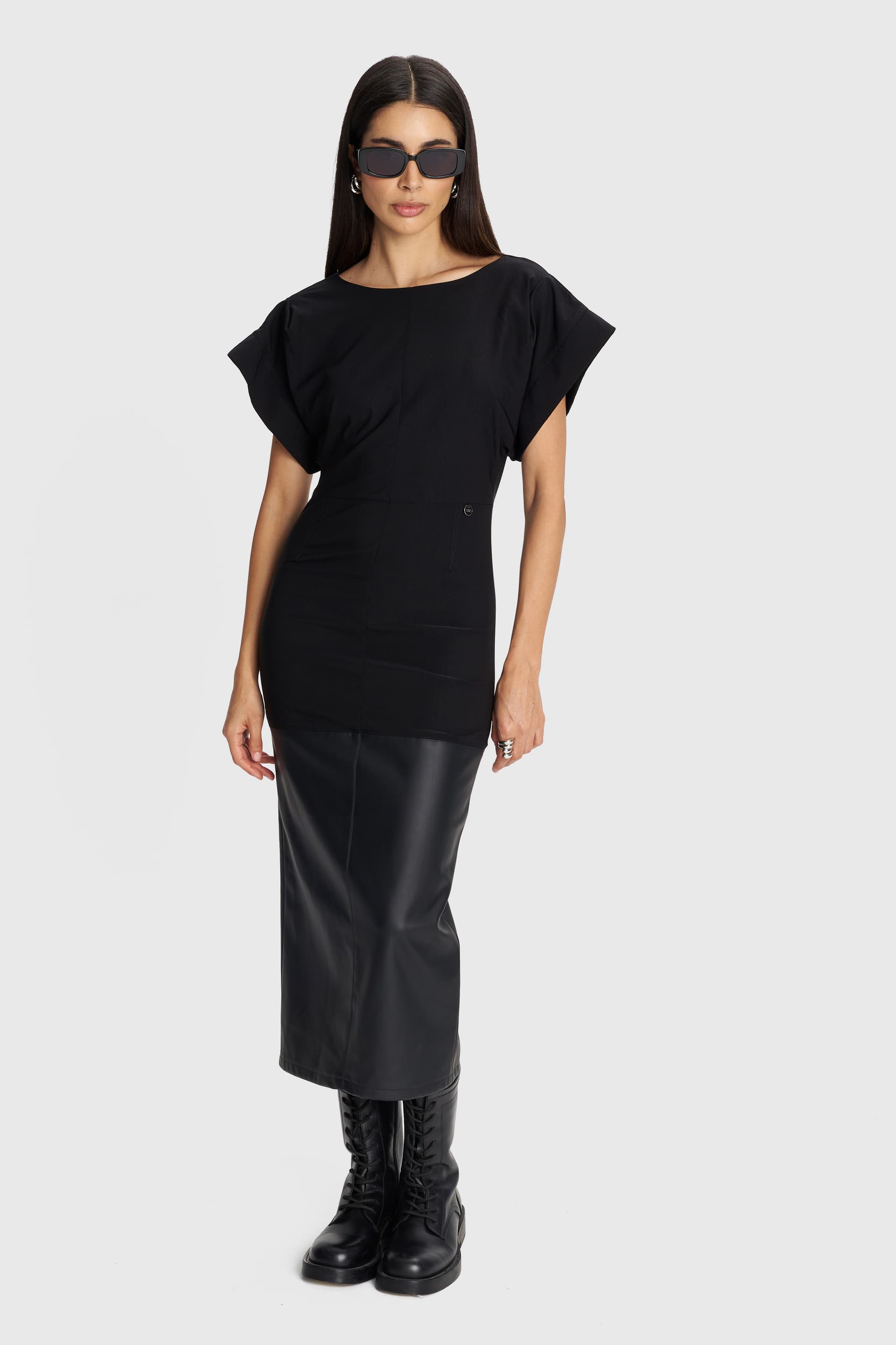 Φόρεμα μίντι με συνδυασμό υφασμάτων - Μαύρο