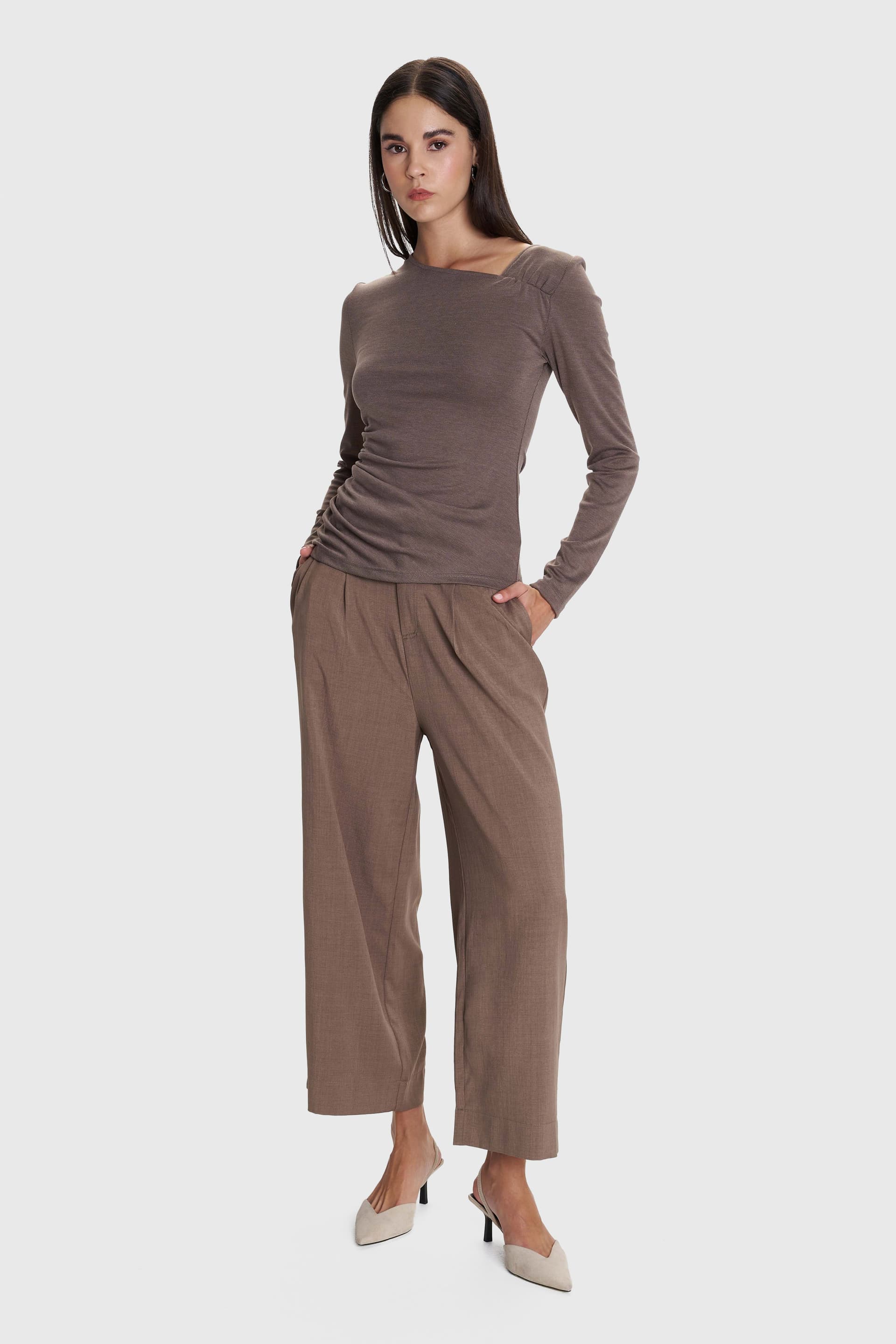 Μπλούζα μονόχρωμη με σούρες - CAPPUCCINO