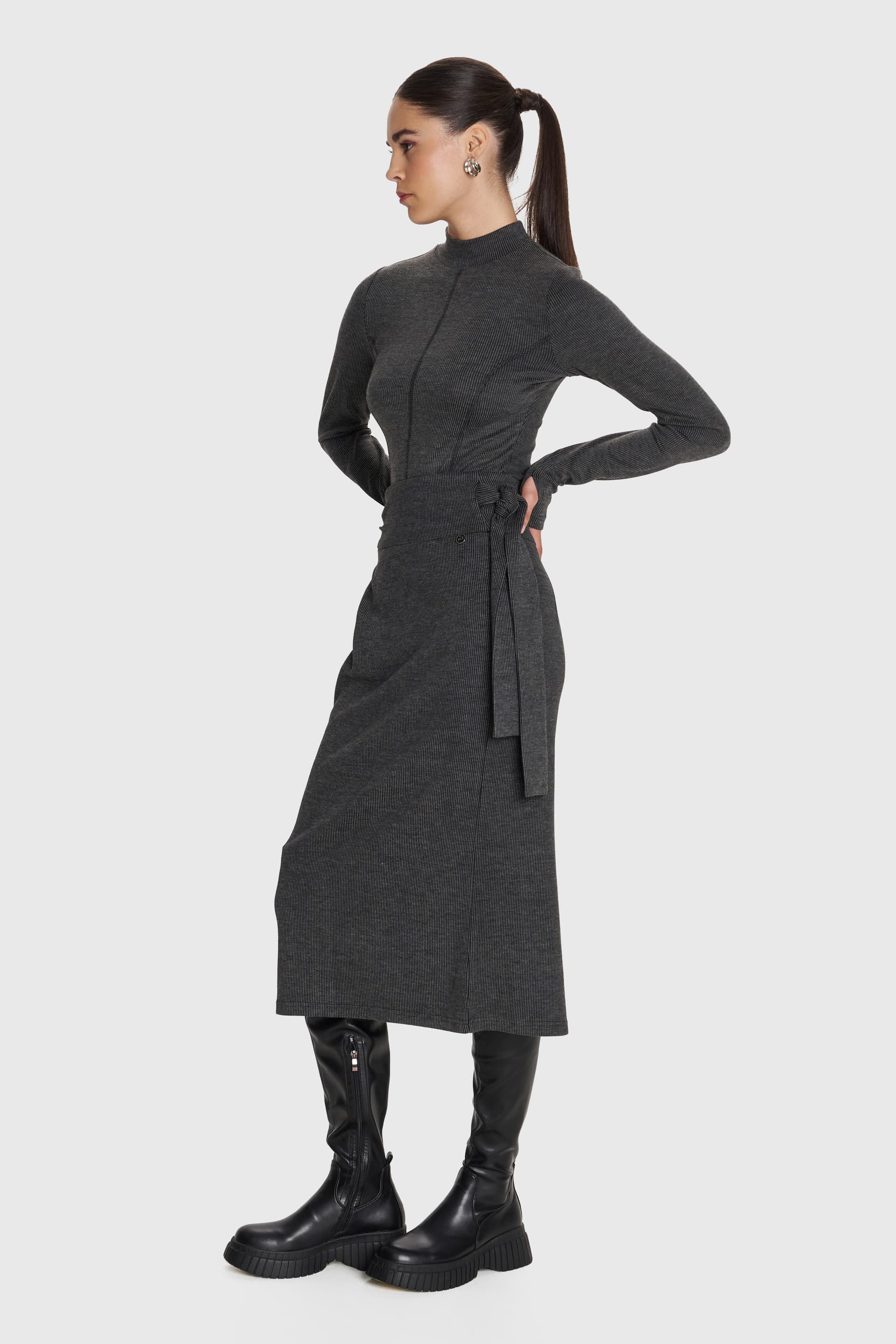 Φούστα μίντι με υφασμάτινη ζώνη - Γκρι