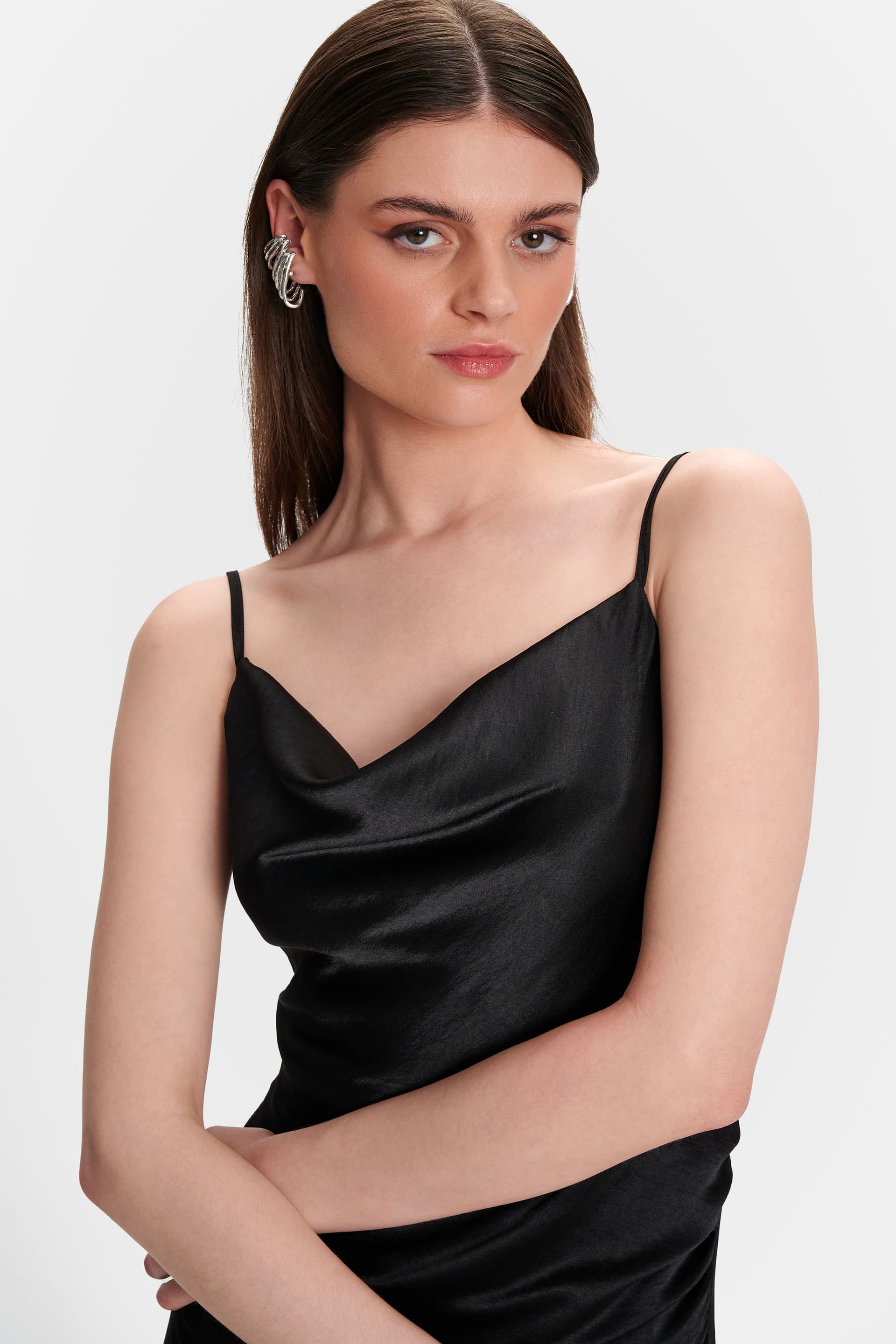 Φόρεμα μάξι σατέν με άνοιγμα στο πλάι - Μαύρο