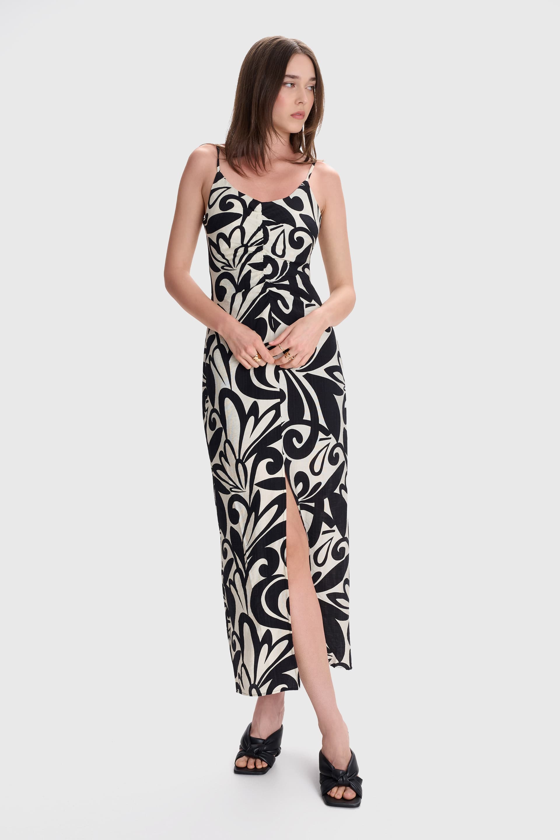 Φόρεμα μίντι εμπριμέ με άνοιγμα - Μαύρο