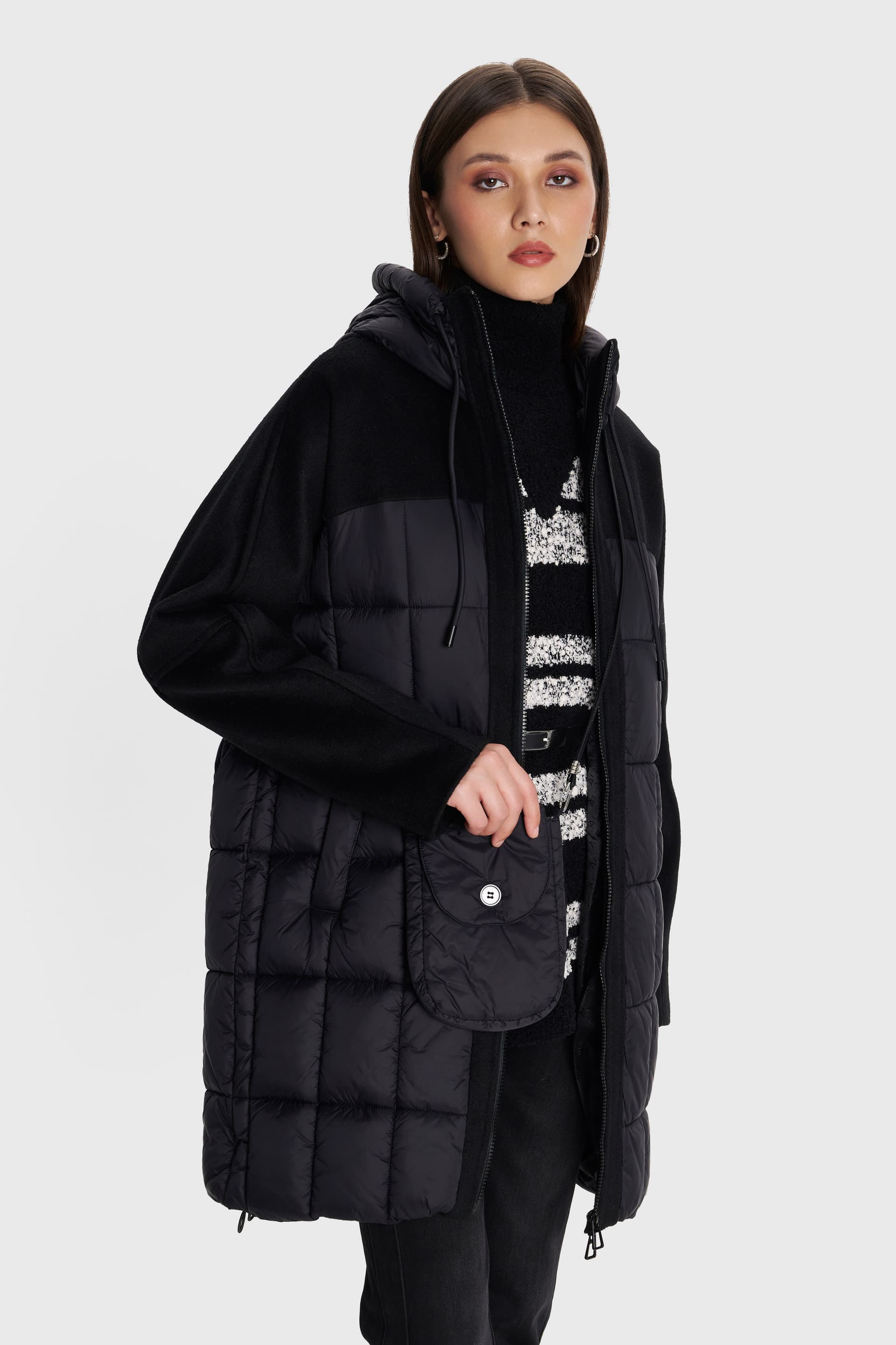 Ημίπαλτο με κουκούλα και τσαντάκι - Μαύρο