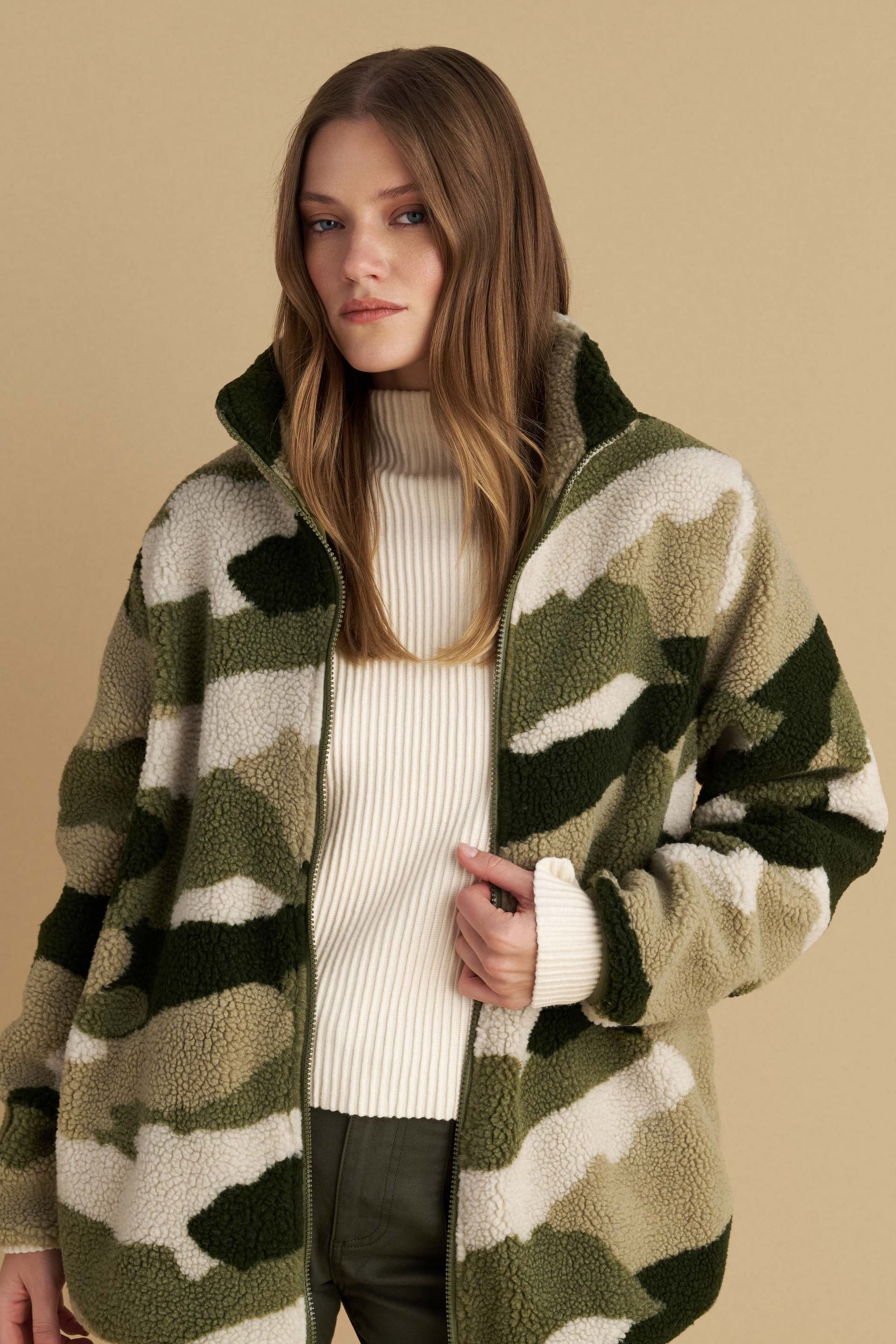 Μπουφάν teddy με μοτίβο παραλλαγής - Πολύχρωμο