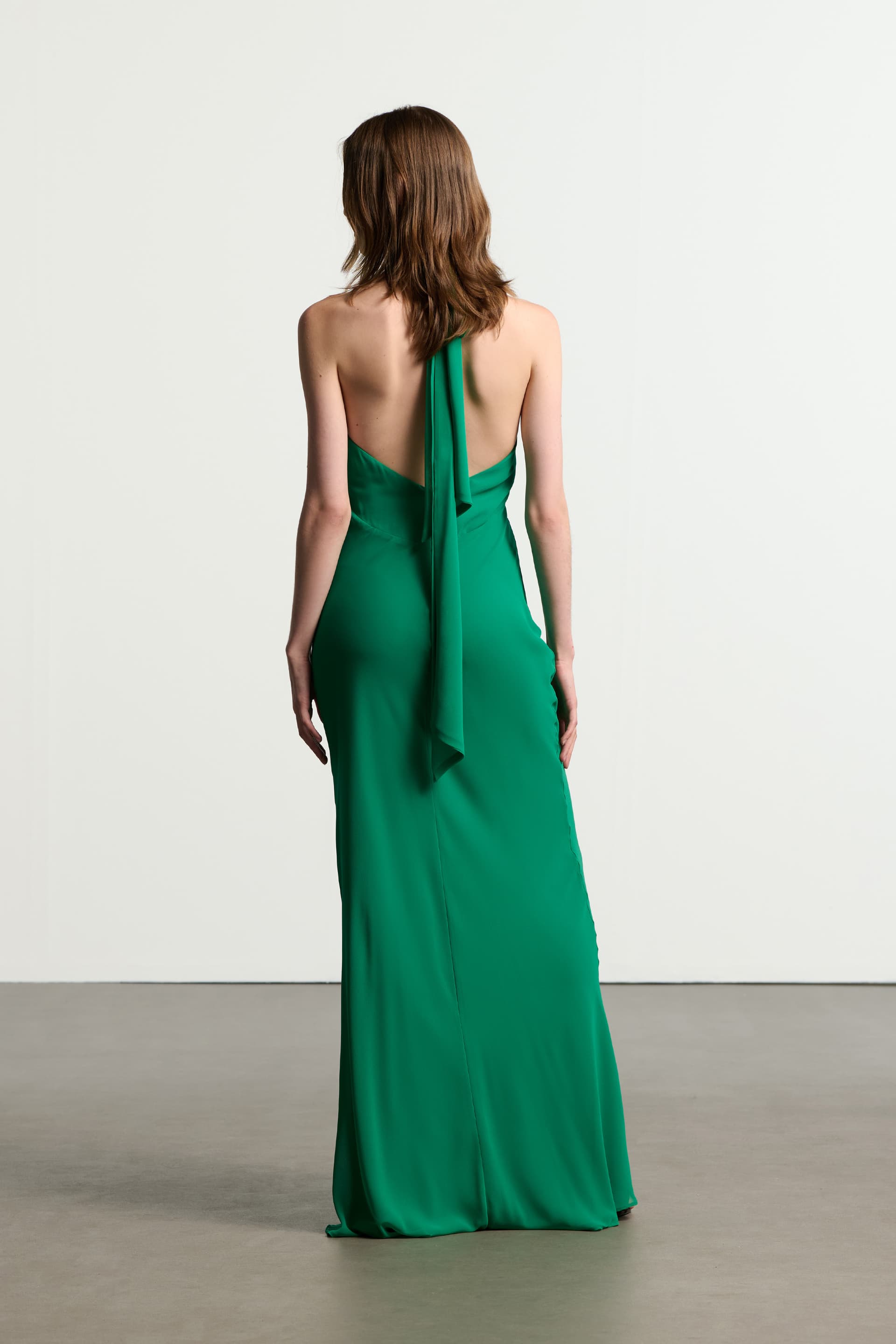 Μάξι εξώπλατο φόρεμα σταυρωτό στο στήθος με λοξό κόψιμο - Πράσινο