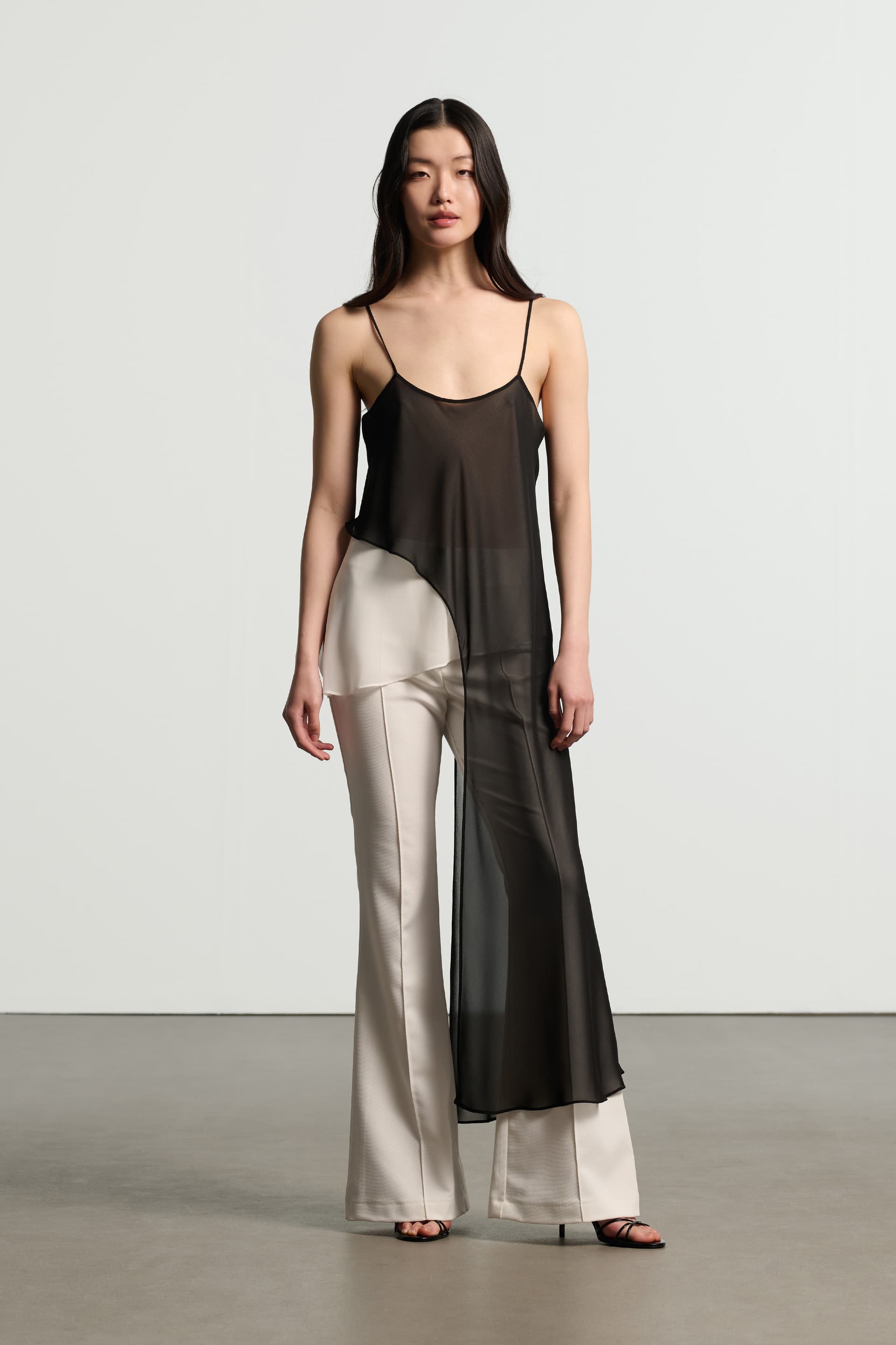 Ασύμμετρο τοπ με λοξό κόψιμο - Μαύρο