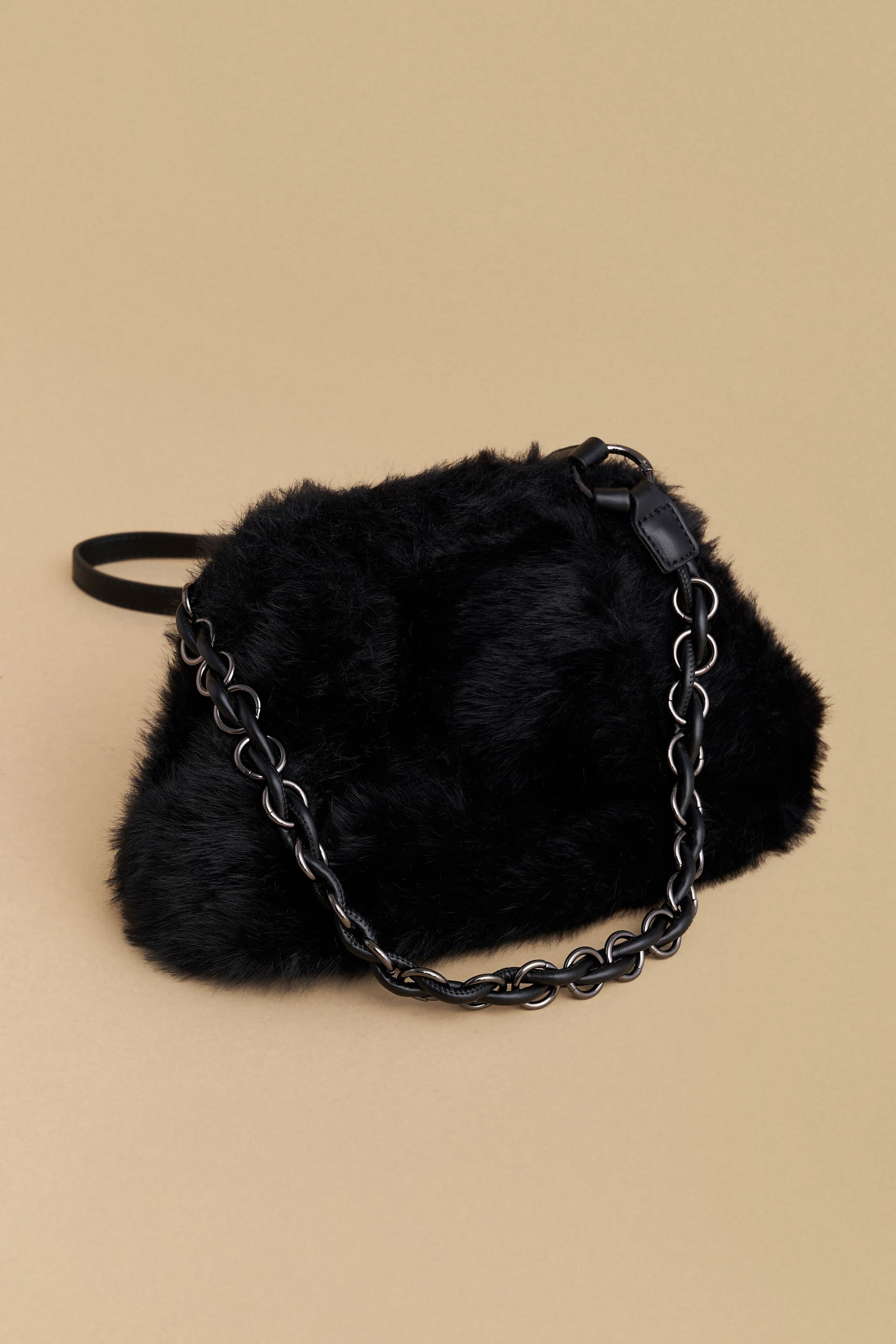 Τσάντα χιαστί γούνινη - Μαύρο
