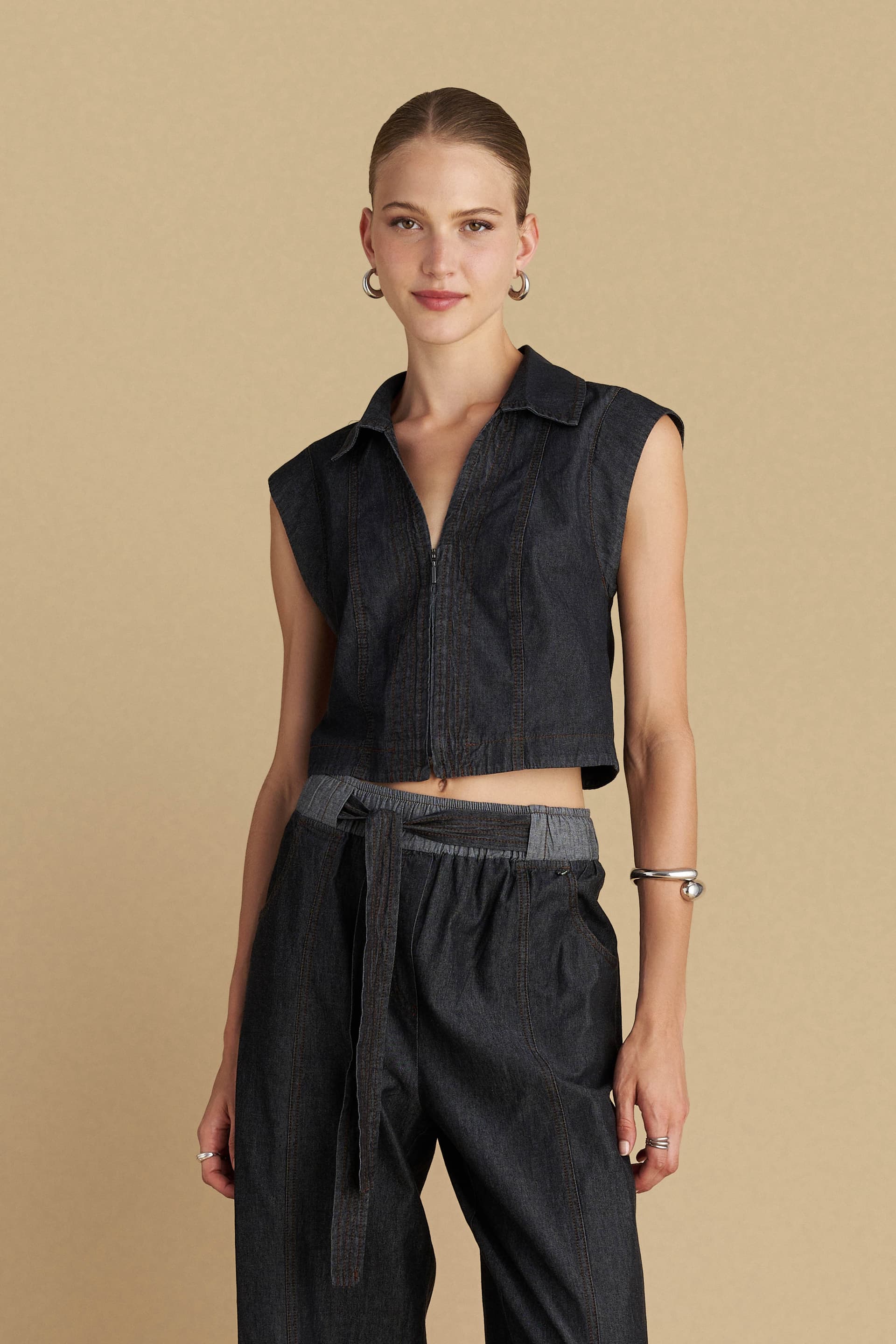 Κροπ τοπ με φερμουάρ τύπου denim - Μαύρο