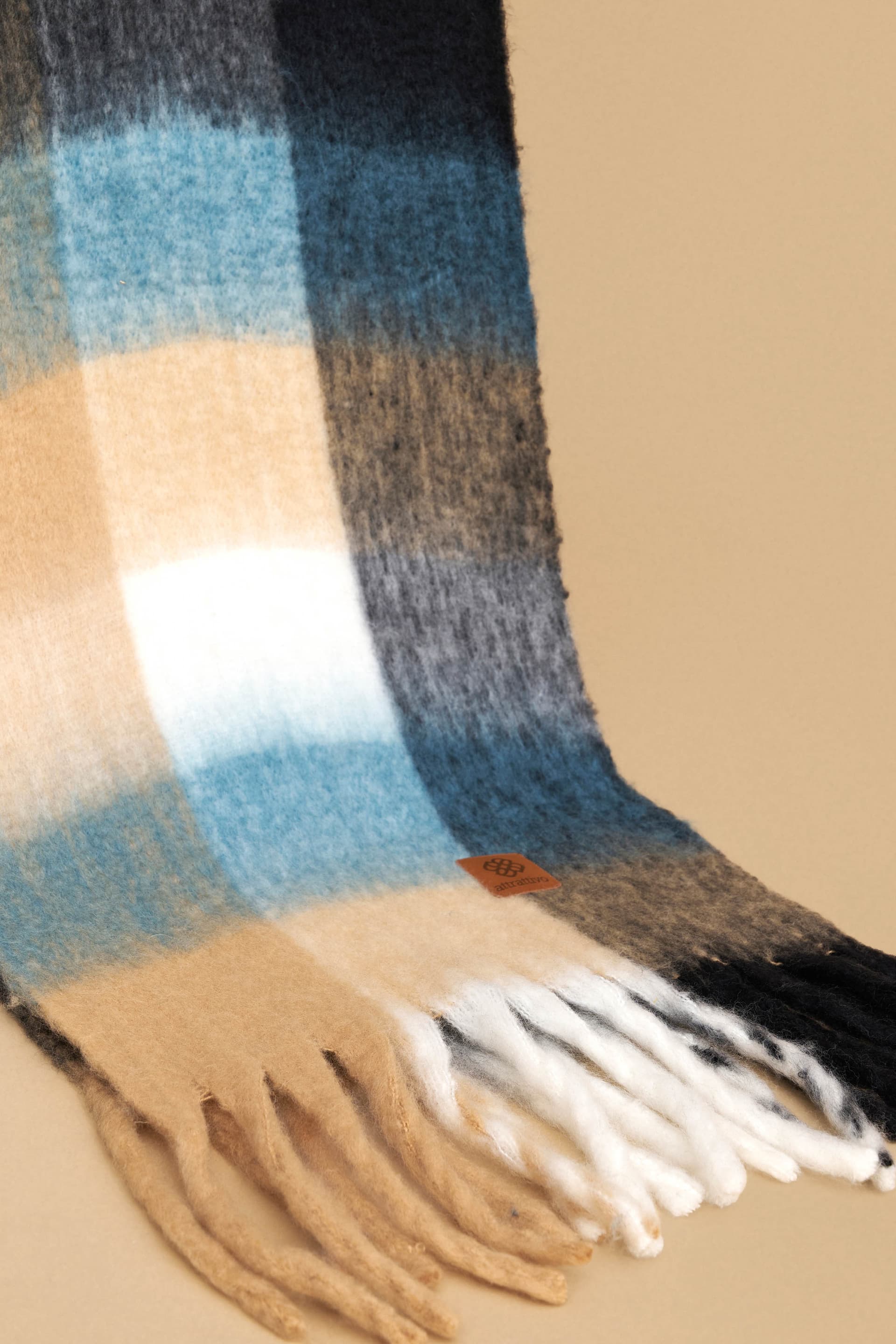 Κασκόλ πολύχρωμο με κρόσια - Πολύχρωμο