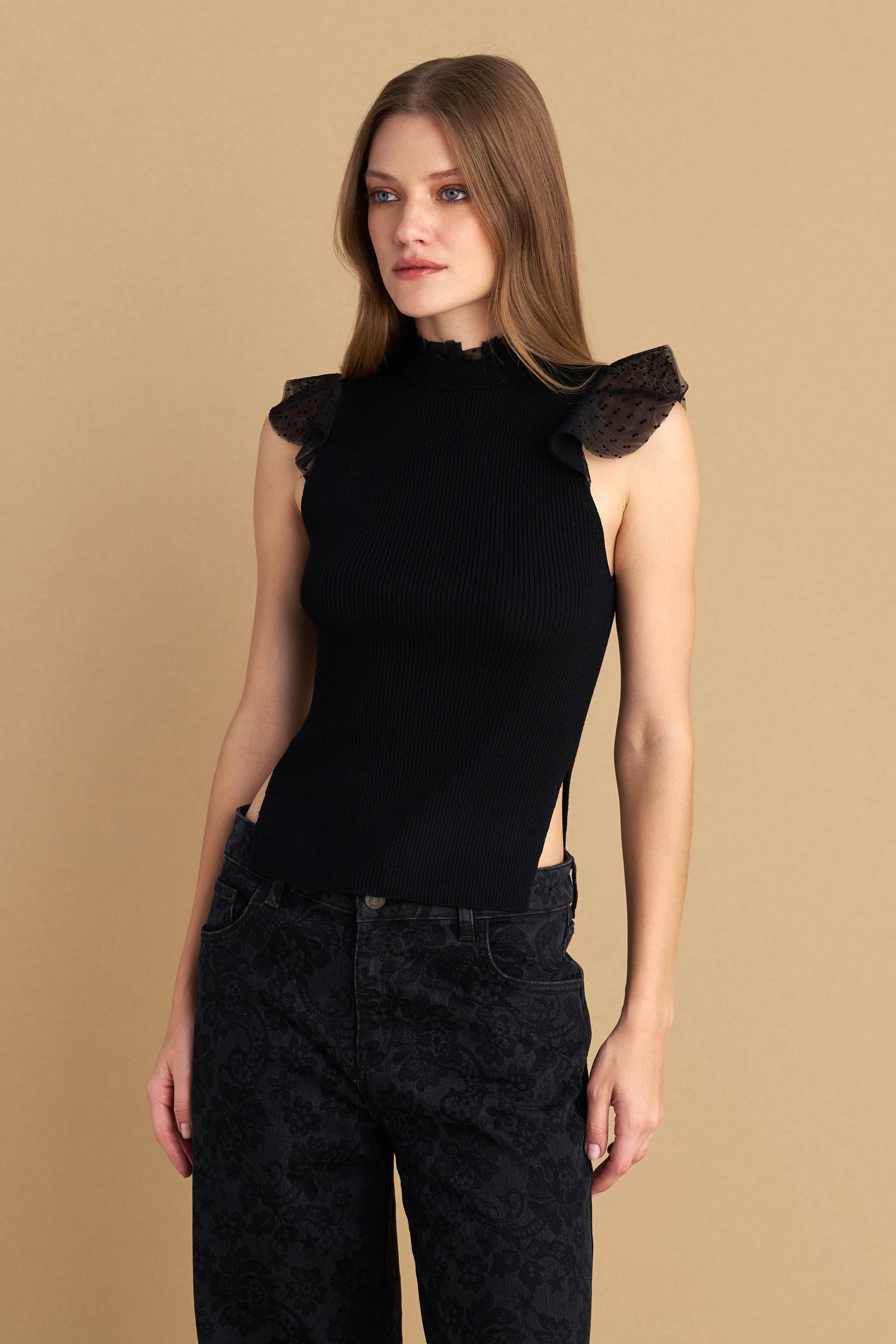 Τοπ με τούλινες λεπτομέρειες - Μαύρο