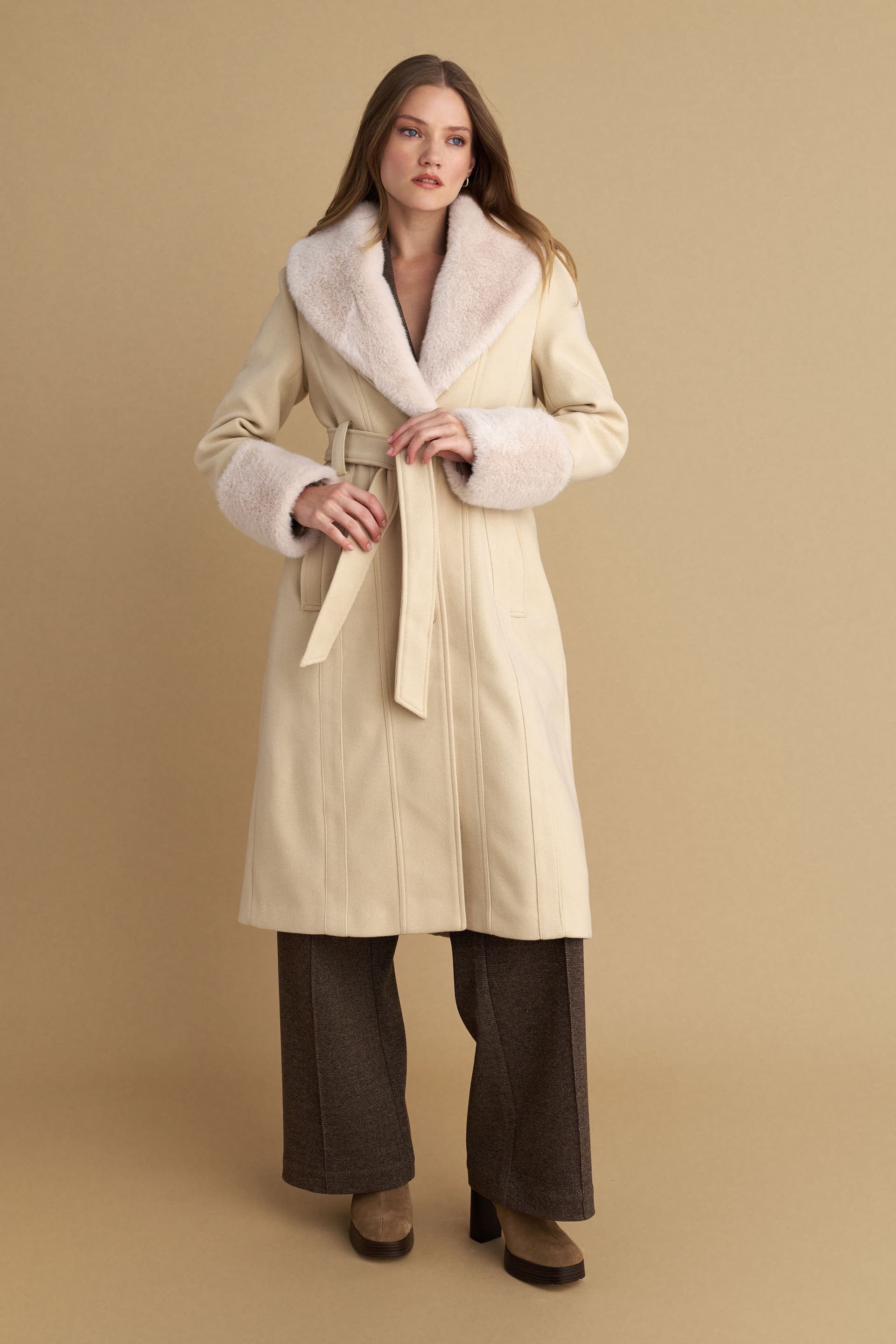 Παλτό με γούνινες λεπτομέρειες - Εκρού
