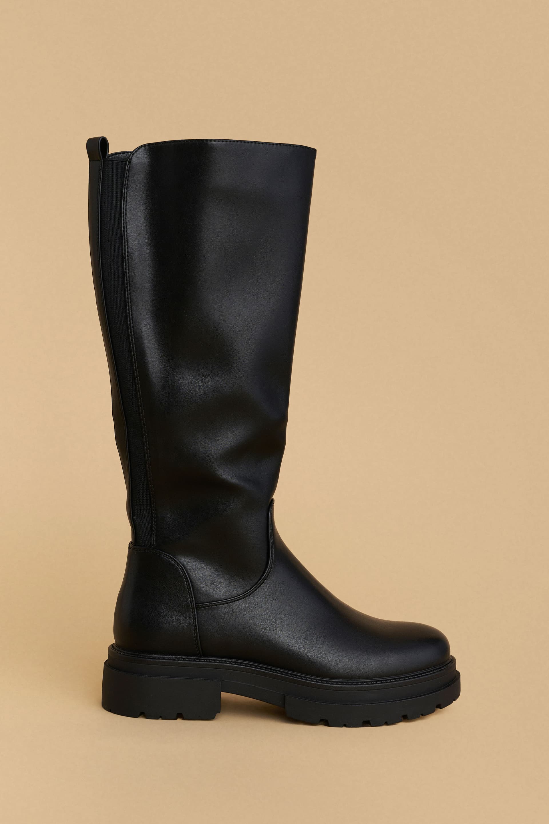 Μπότες με τρακτερωτή σόλα - Μαύρο