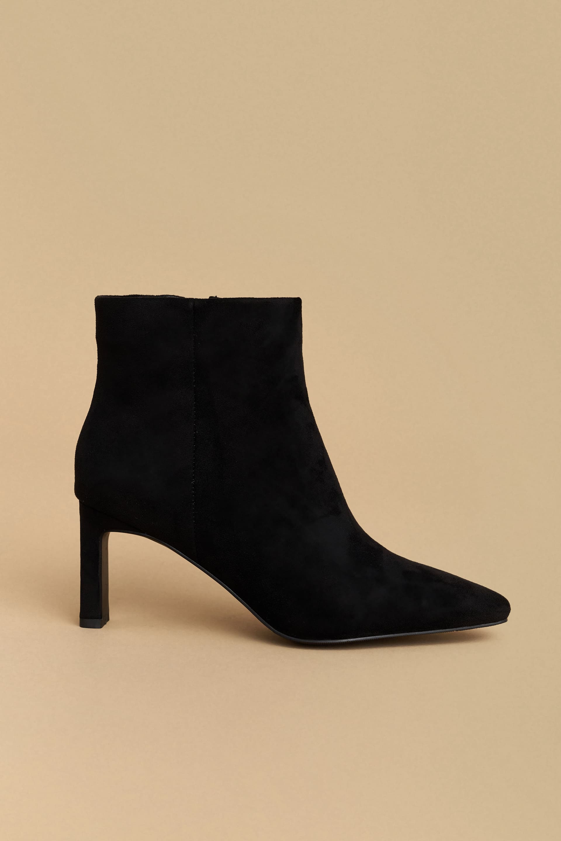Μποτάκια suede με τακούνι - Μαύρο