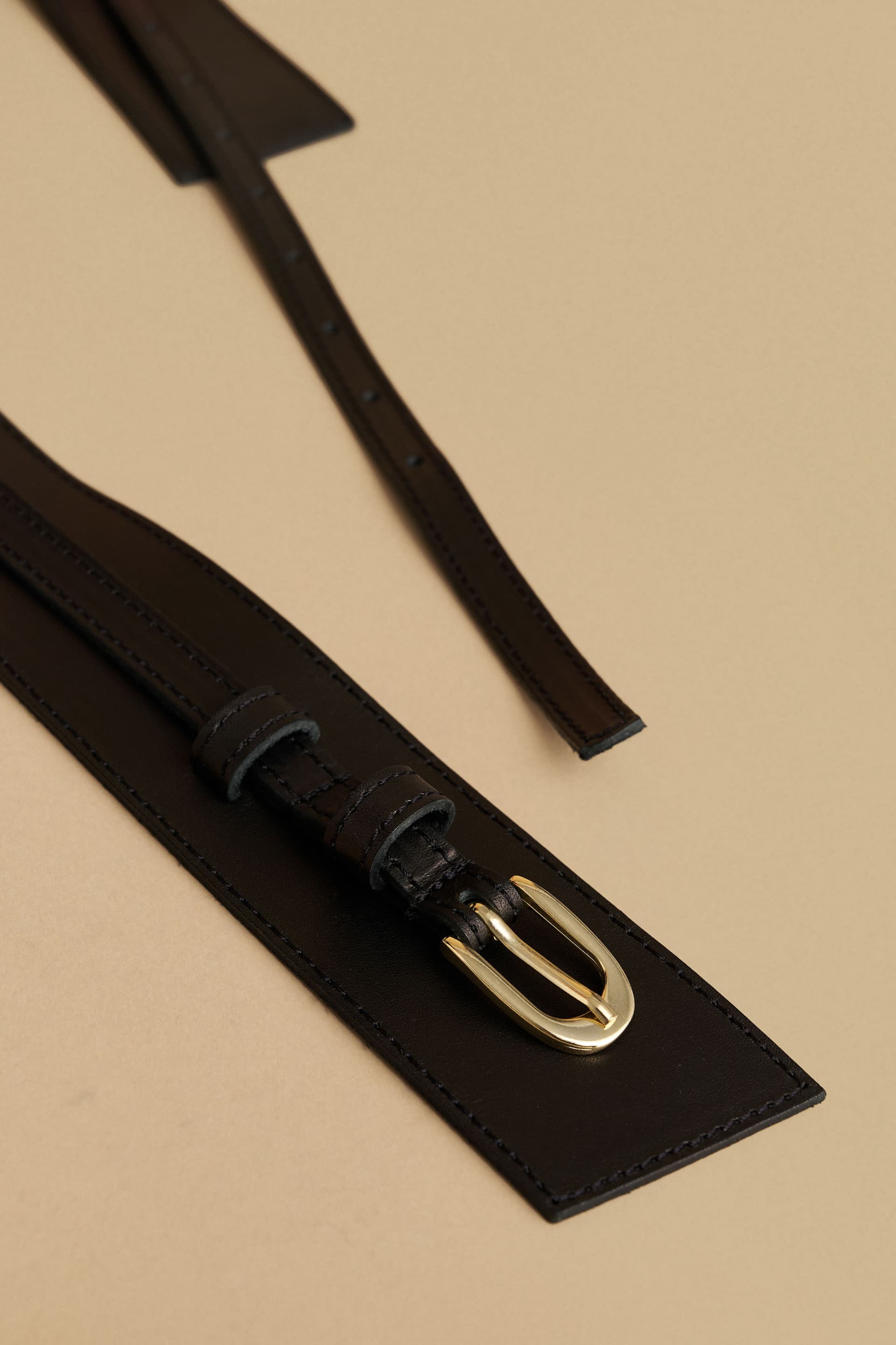 Ζώνη φαρδιά με χρυσή αγκράφα - Μαύρο