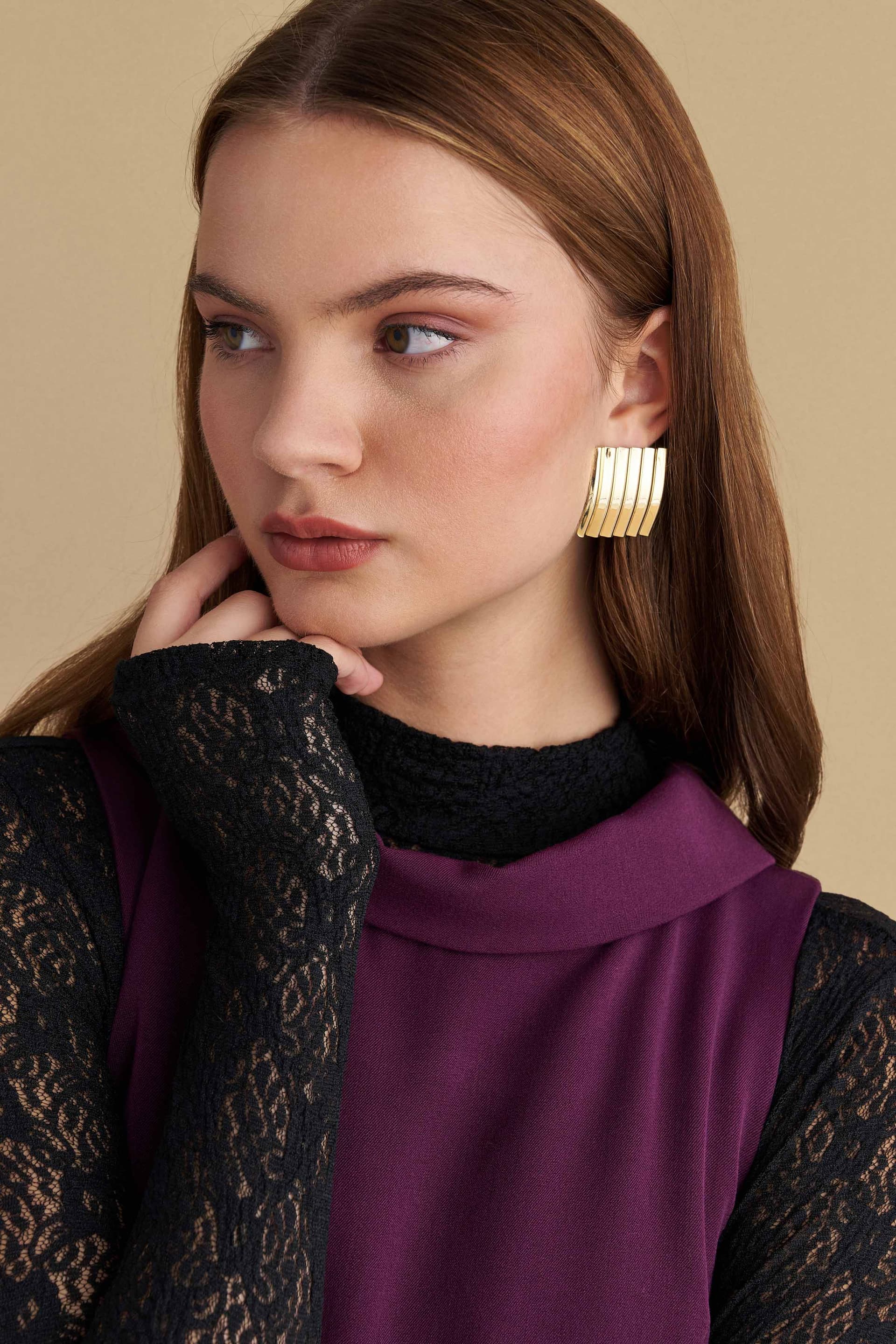 Σκουλαρίκια τετράγωνα με ανάγλυφη υφή - Χρυσό