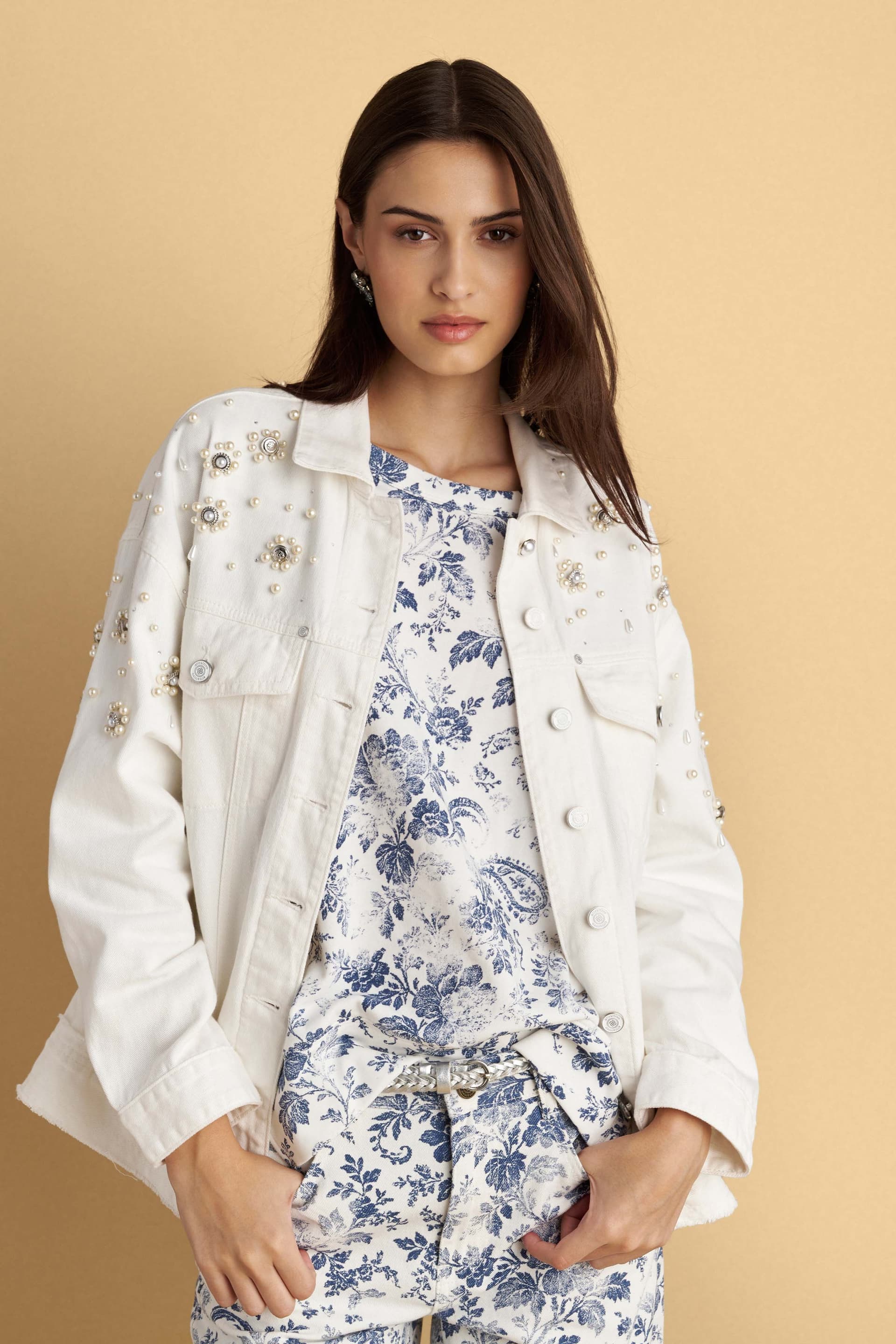 Μπουφάν τζιν με διακοσμητικά στοιχεία - Λευκό