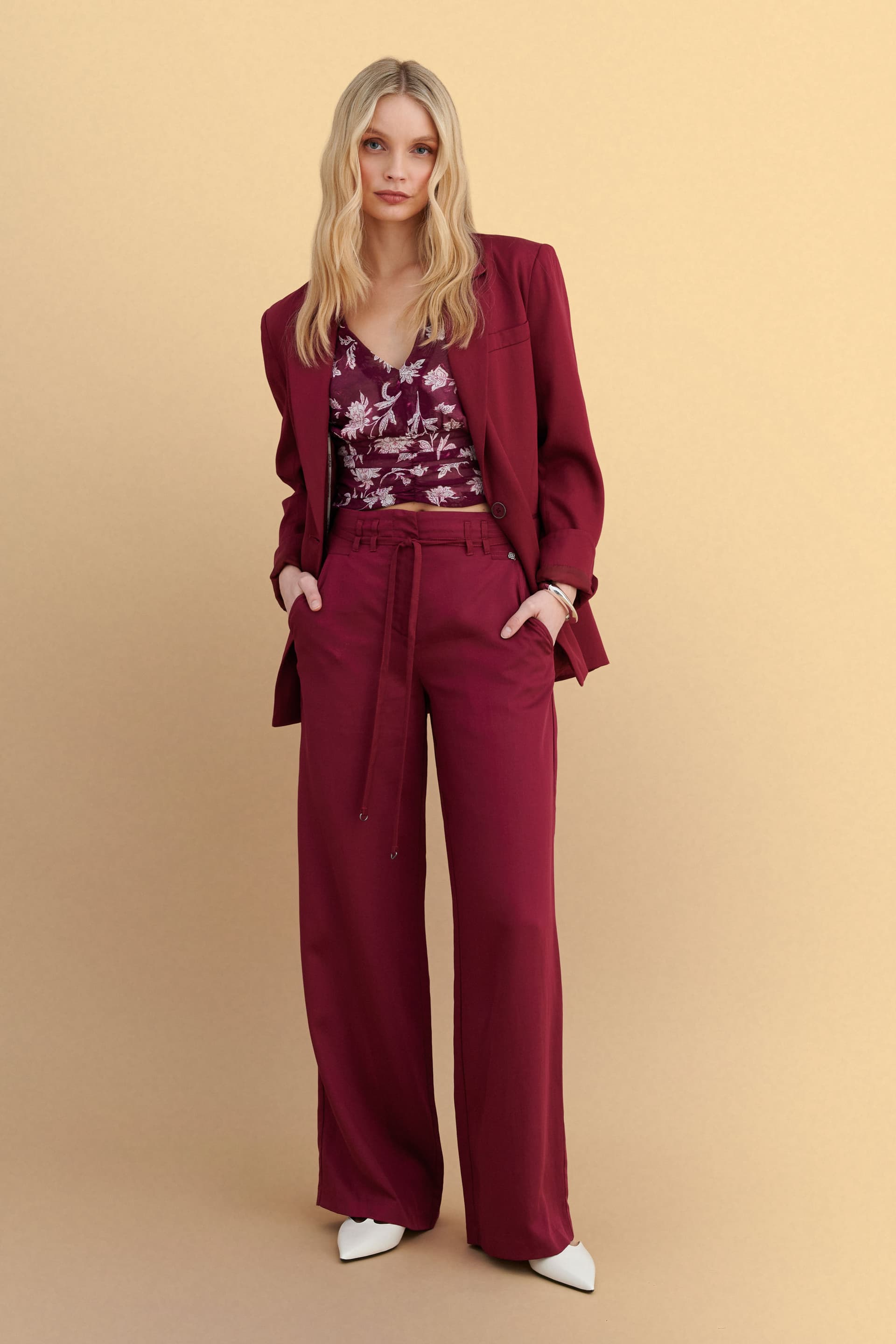 Παντελόνι σε ίσια γραμμή με ζώνη - CHERRY