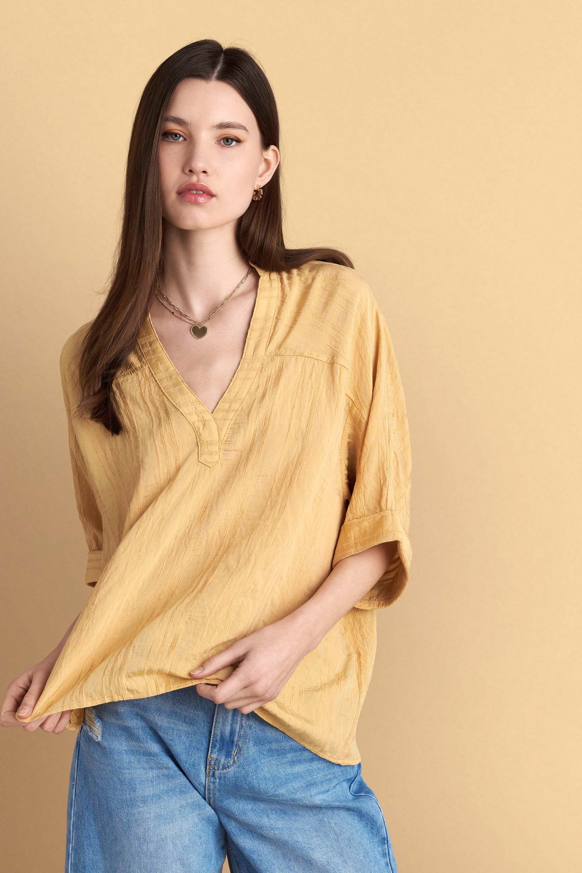 Τοπ με V λαιμόκοψη - YELLOW