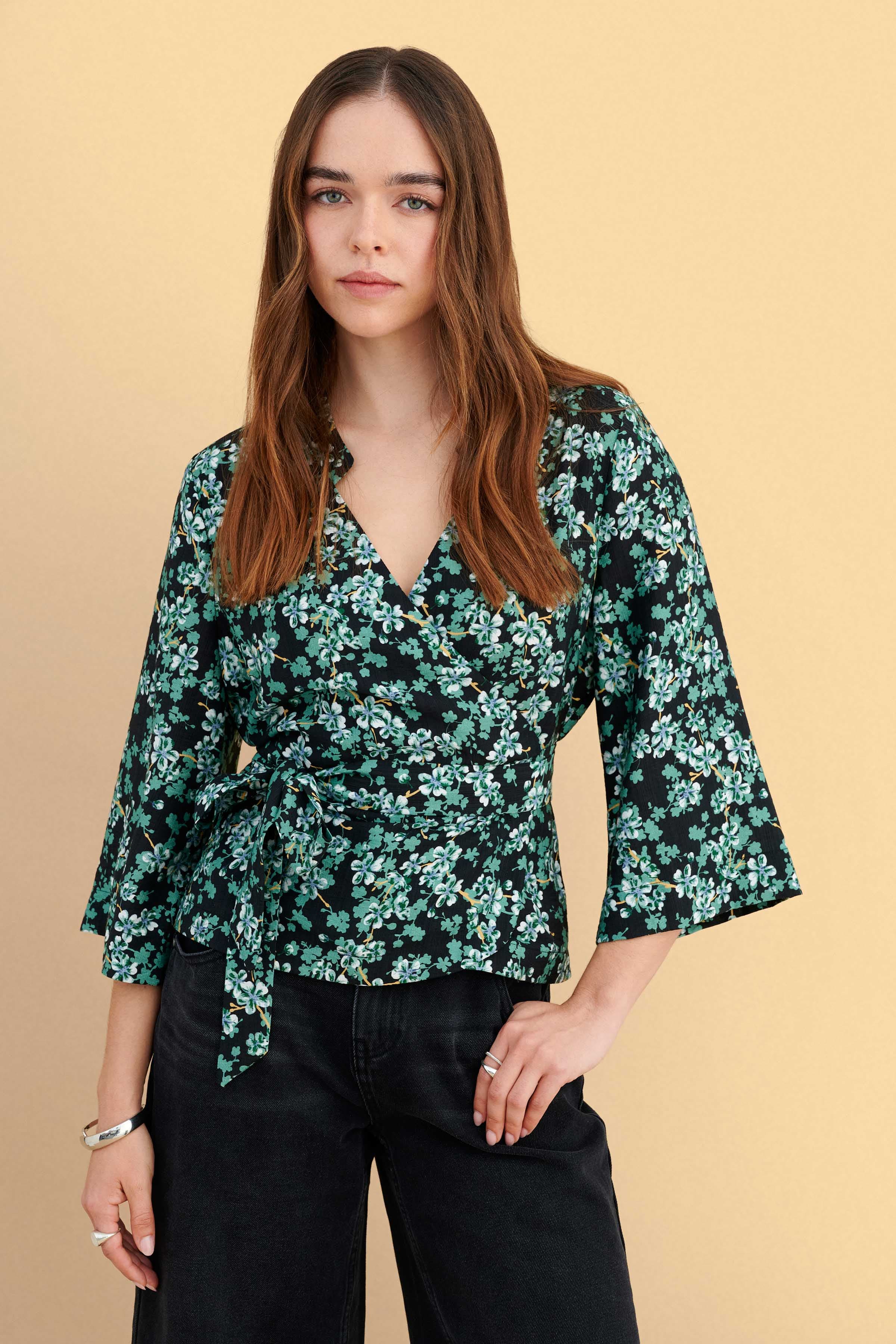 Τοπ κρουαζέ φλοράλ - Πολύχρωμο