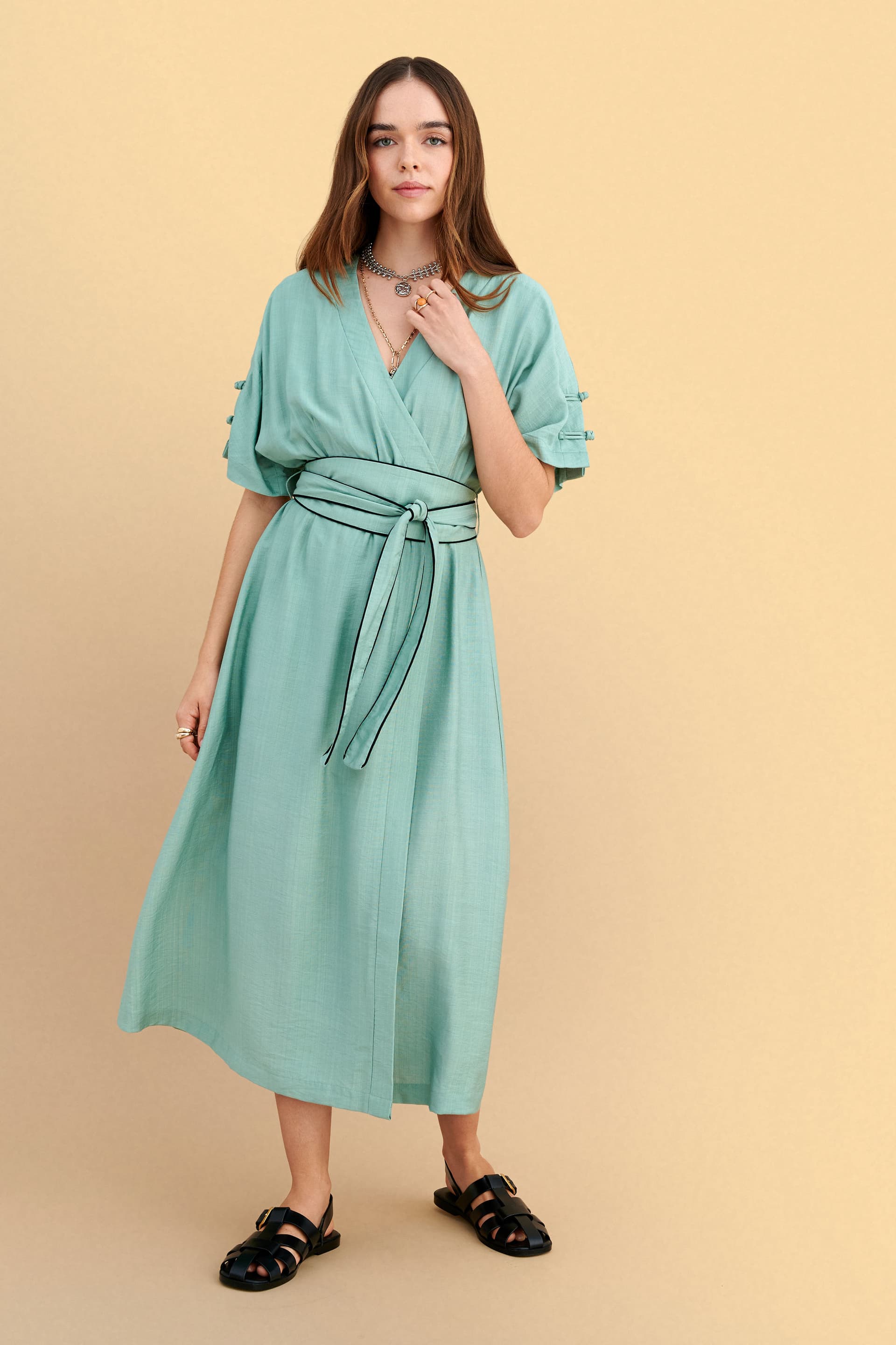 Φόρεμα μίντι με δίχρωμη ζώνη - SOAP