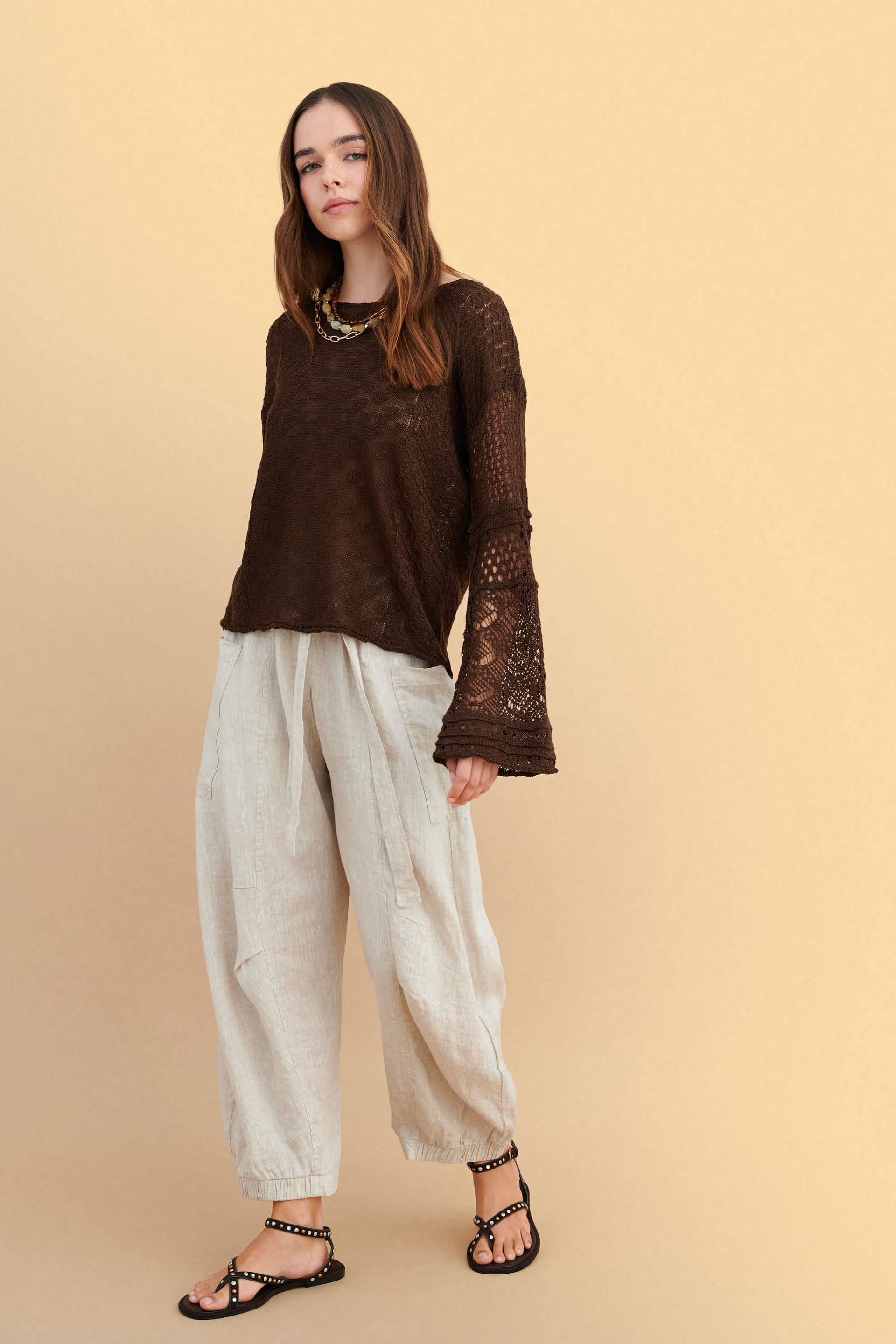 Μπλούζα πλεκτή με ιδιαίτερα μανίκια - CHOCOLATE