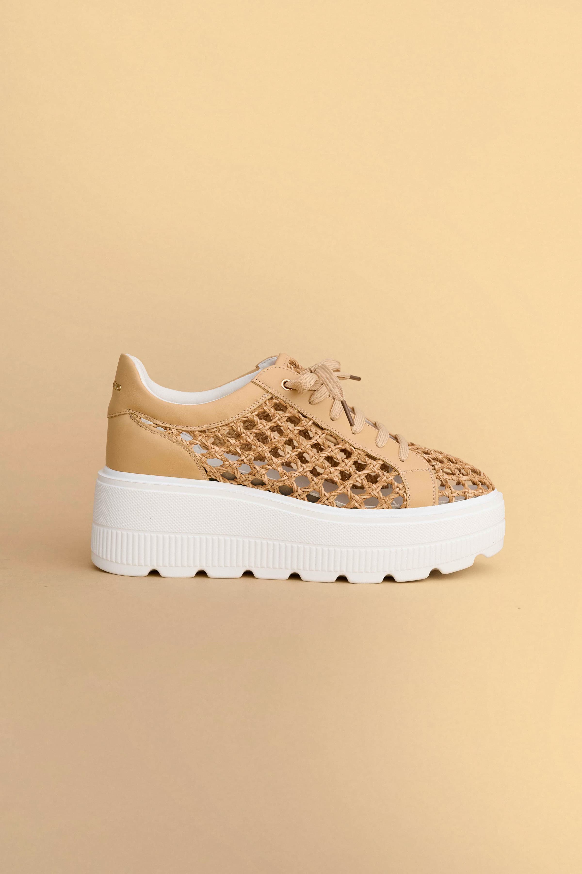 Sneakers με διχτυωτό σχέδιο και χοντρή σόλα - Μπεζ